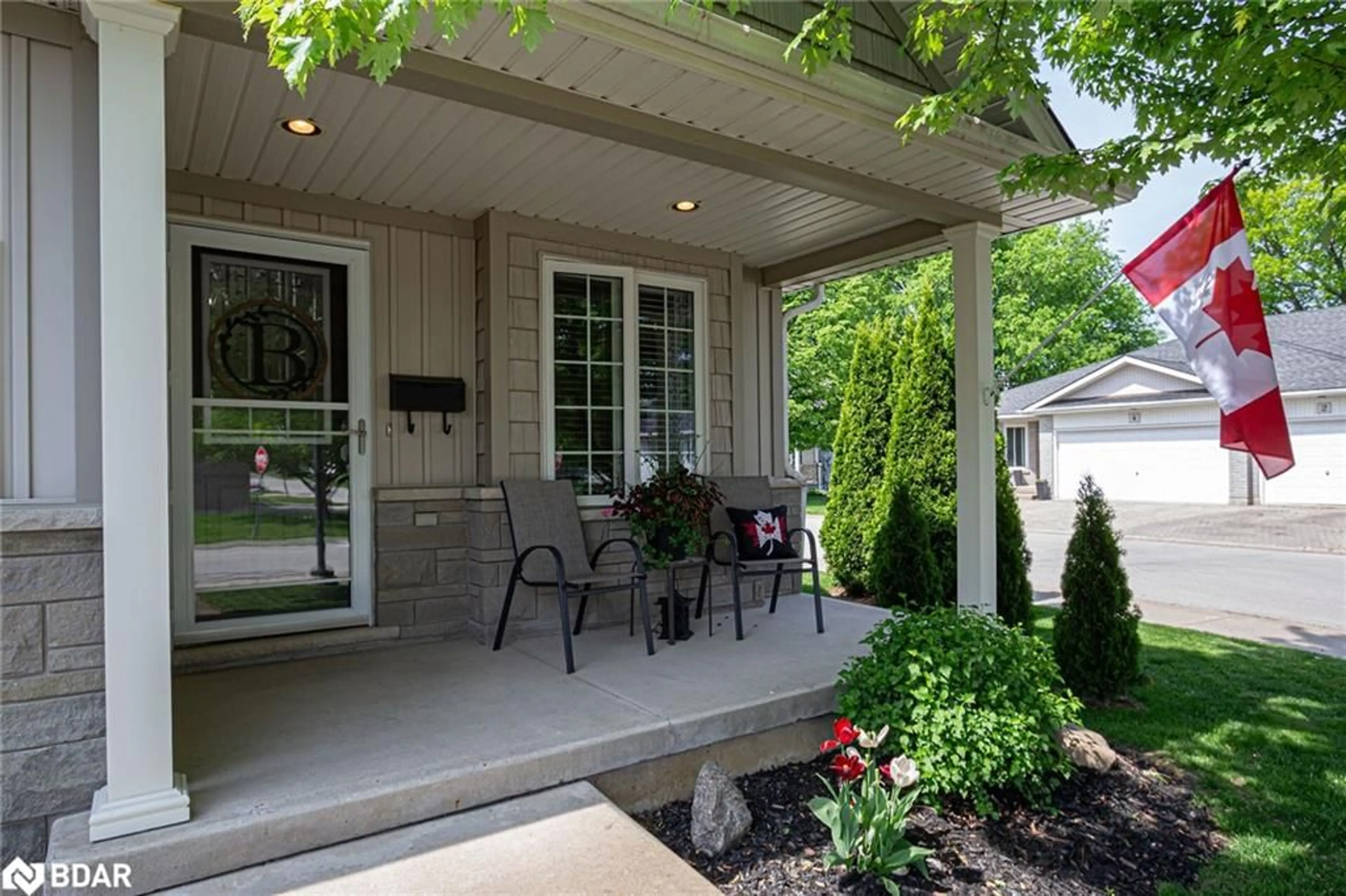 Patio, street for 20 Jenny Cres #21, Smithville Ontario L0R 2A0