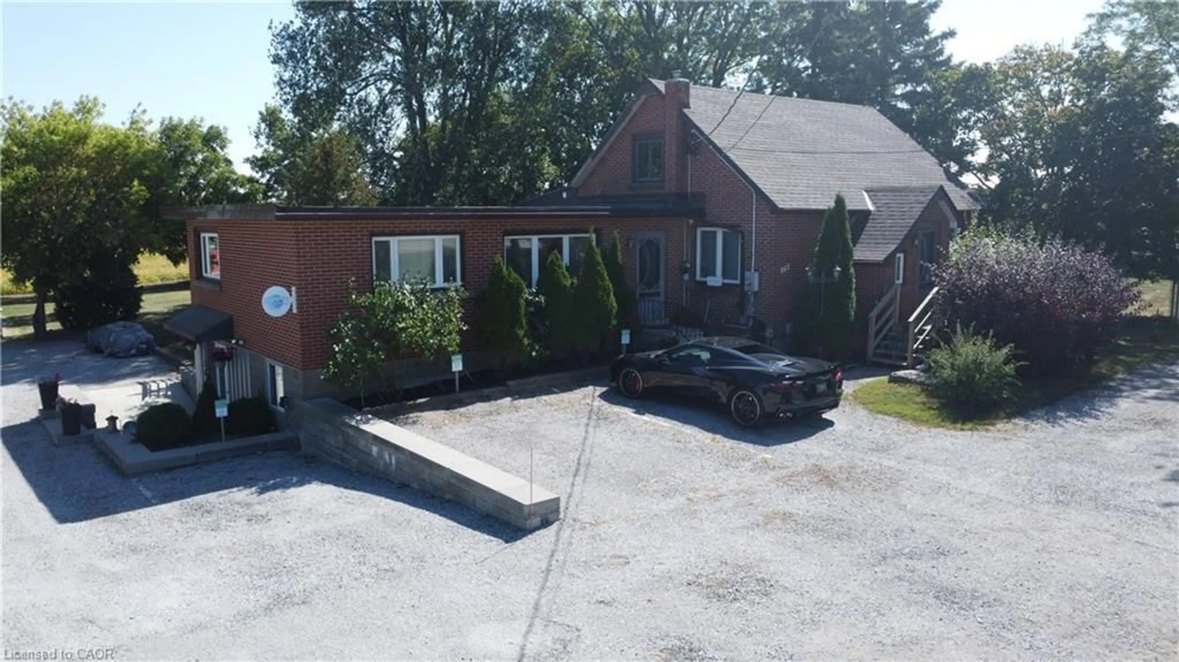 A pic from outside/outdoor area/front of a property/back of a property/a pic from drone, unknown for 662 #6 Hwy, Caledonia Ontario N3W 1M6