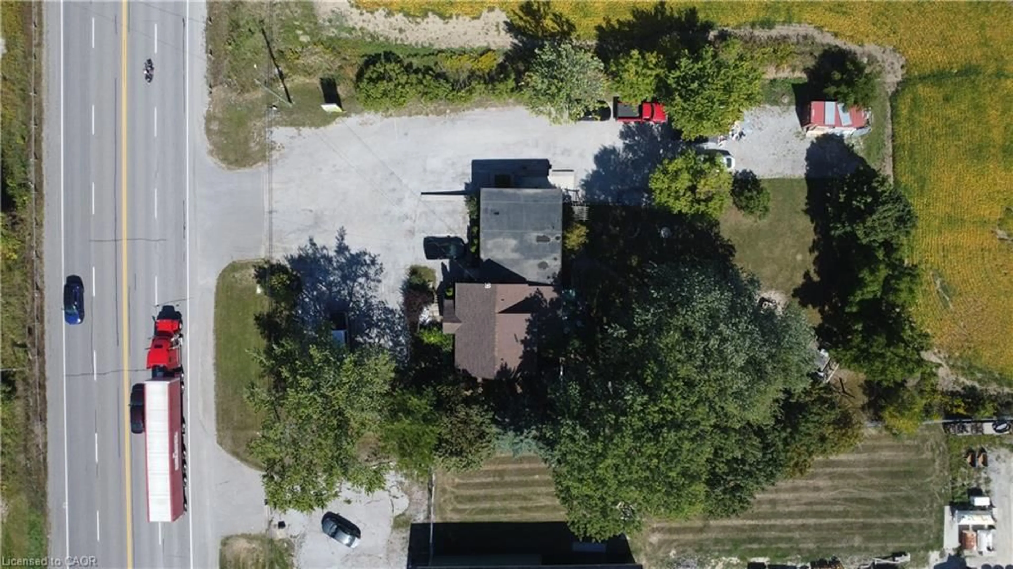 A pic from outside/outdoor area/front of a property/back of a property/a pic from drone, street for 662 #6 Hwy, Caledonia Ontario N3W 1M6