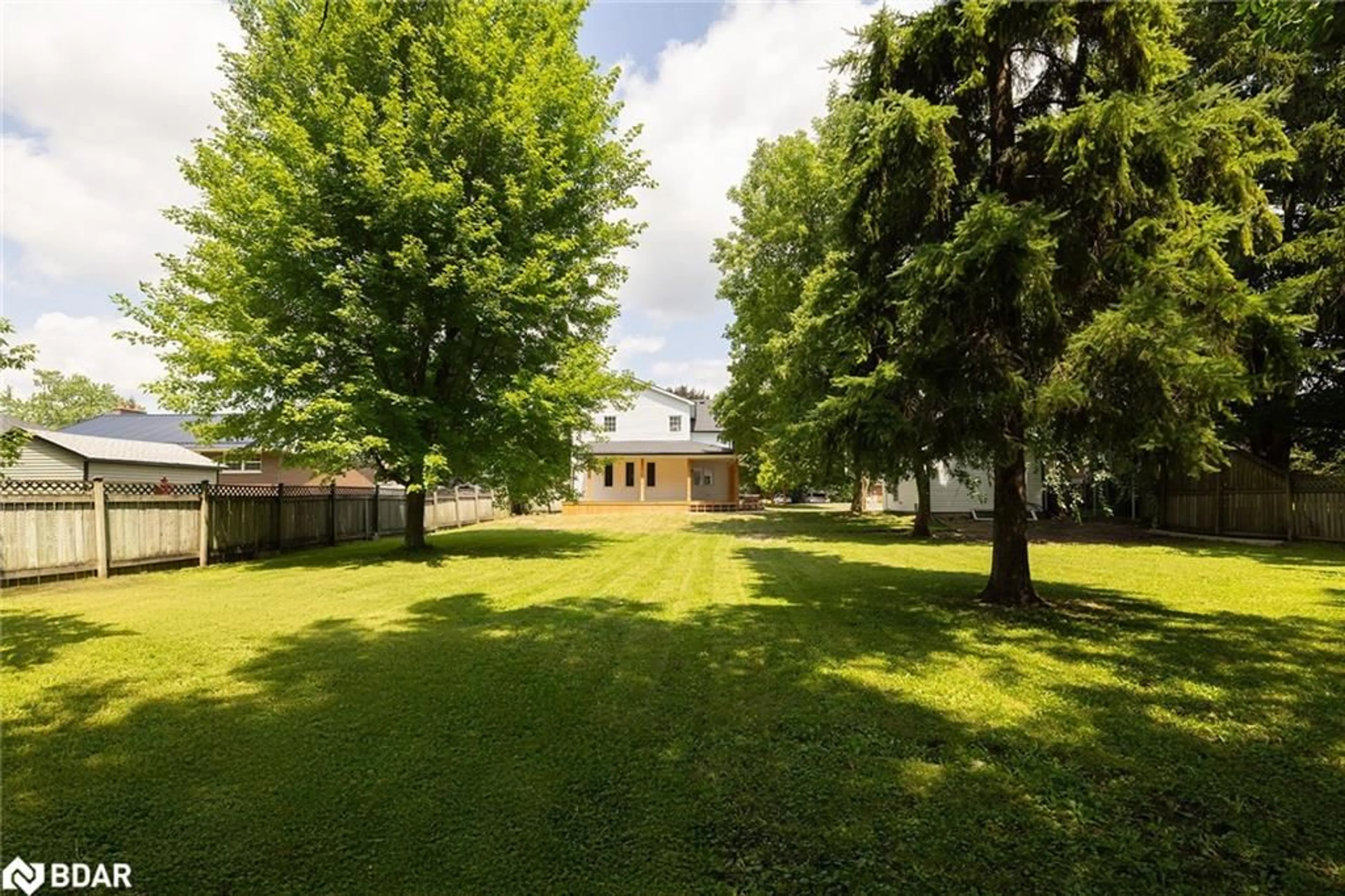 A pic from outside/outdoor area/front of a property/back of a property/a pic from drone, unknown for 349 Smith St, Arthur Ontario N0G 1A0