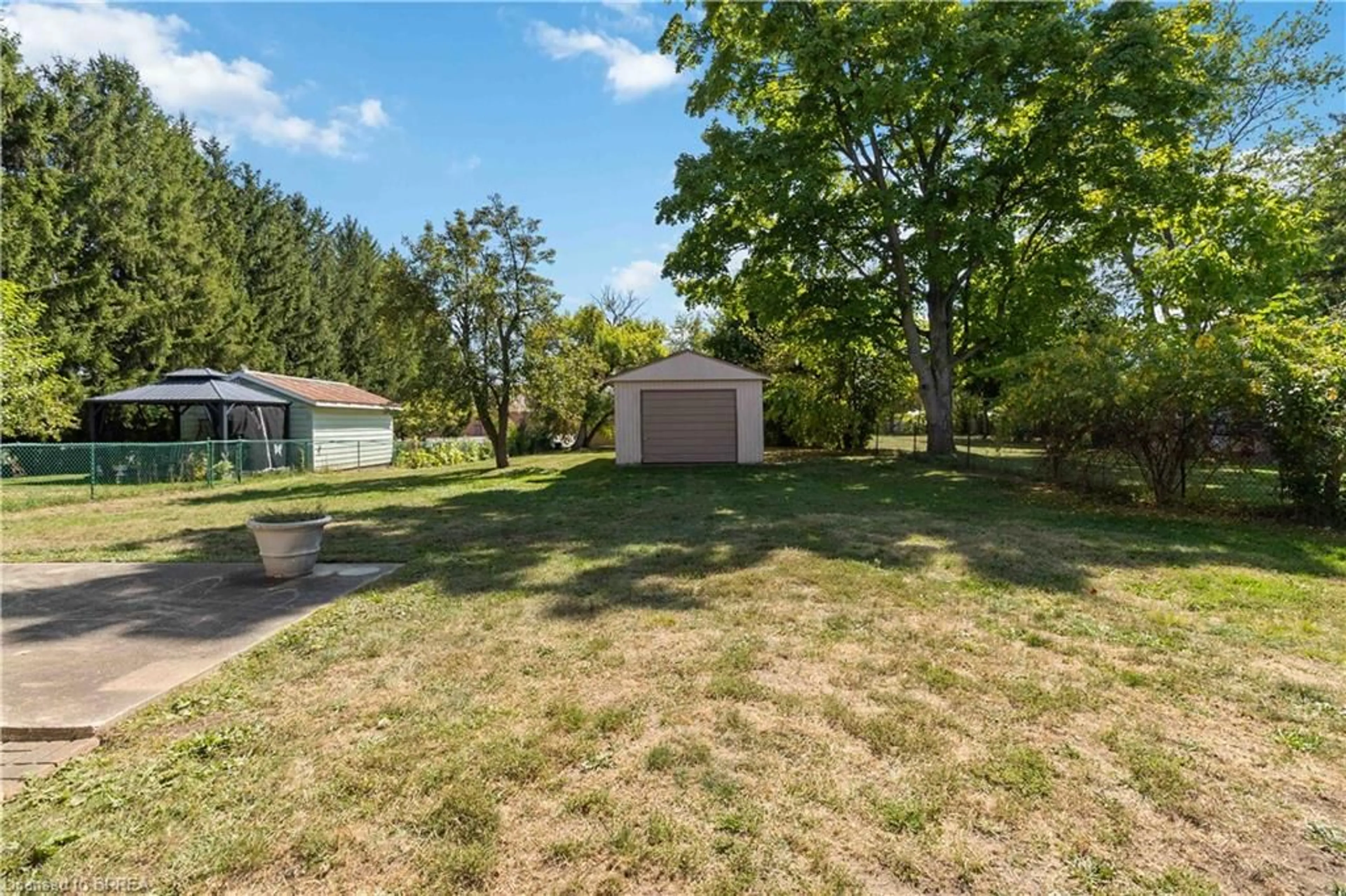 A pic from outside/outdoor area/front of a property/back of a property/a pic from drone, unknown for 50 Graham Ave, Brantford Ontario N3T 1C5