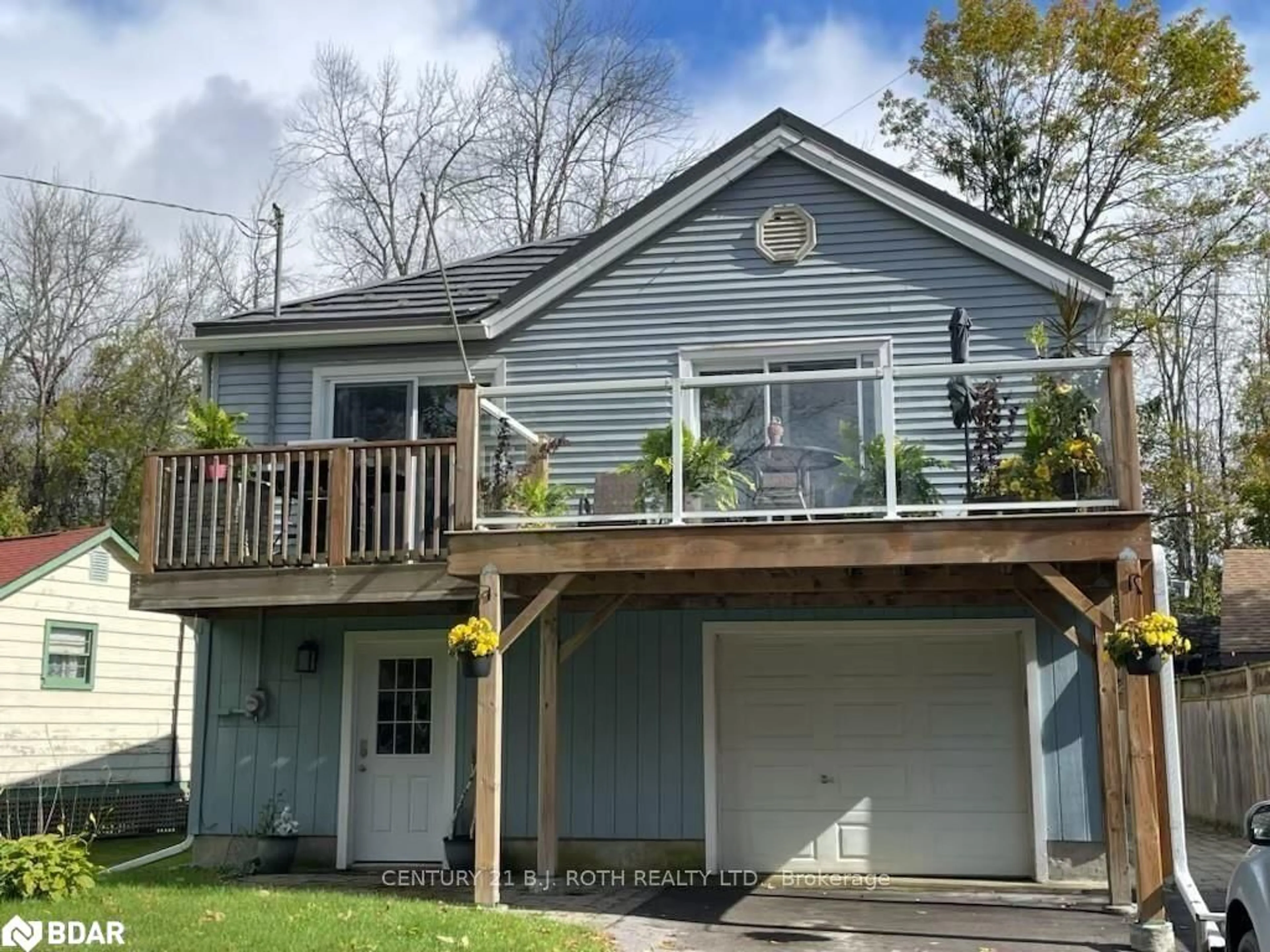Home with vinyl exterior material, unknown for 7187 Beach Dr, Washago Ontario L0K 2B0