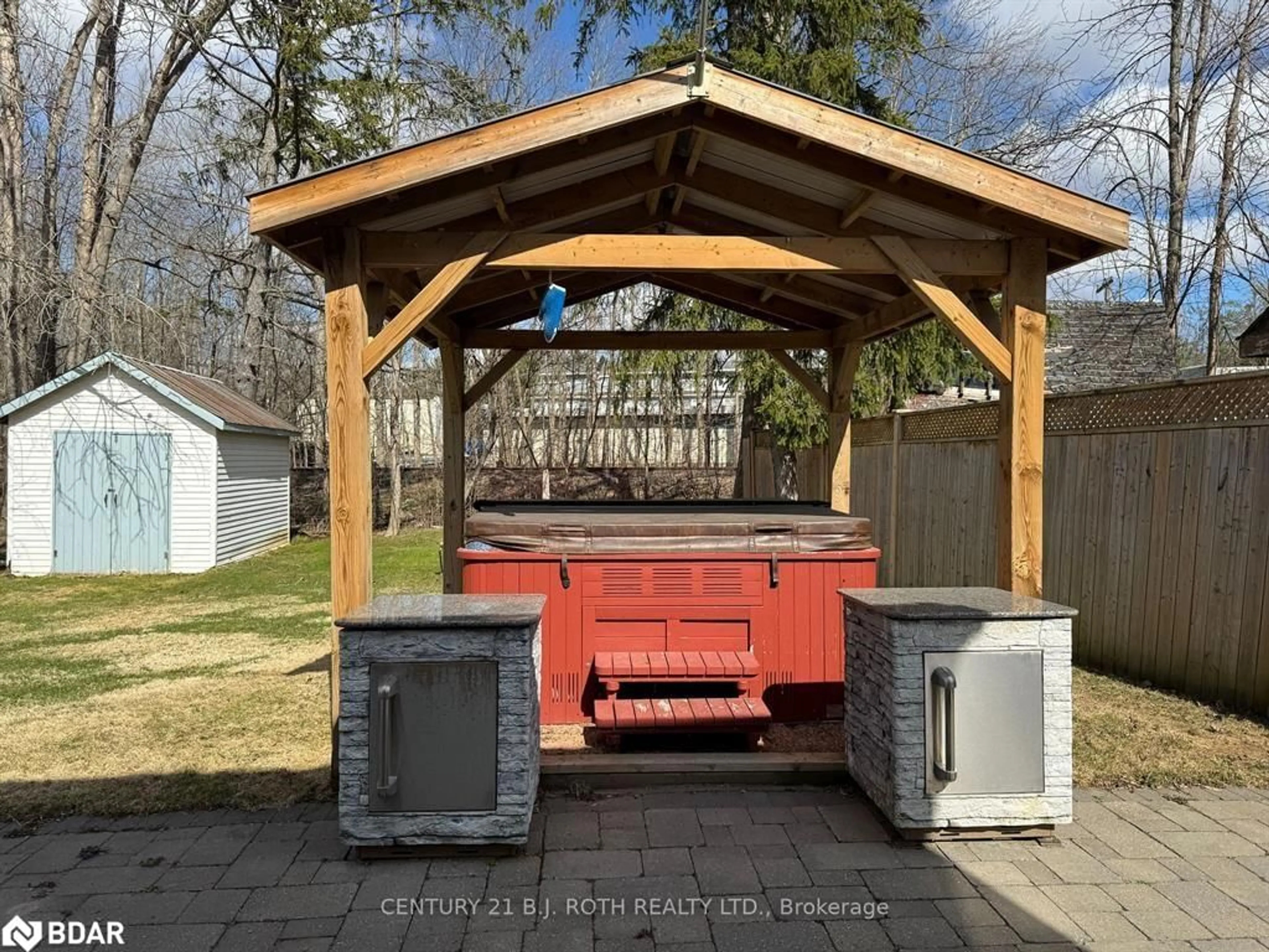 Patio, street for 7187 Beach Dr, Washago Ontario L0K 2B0