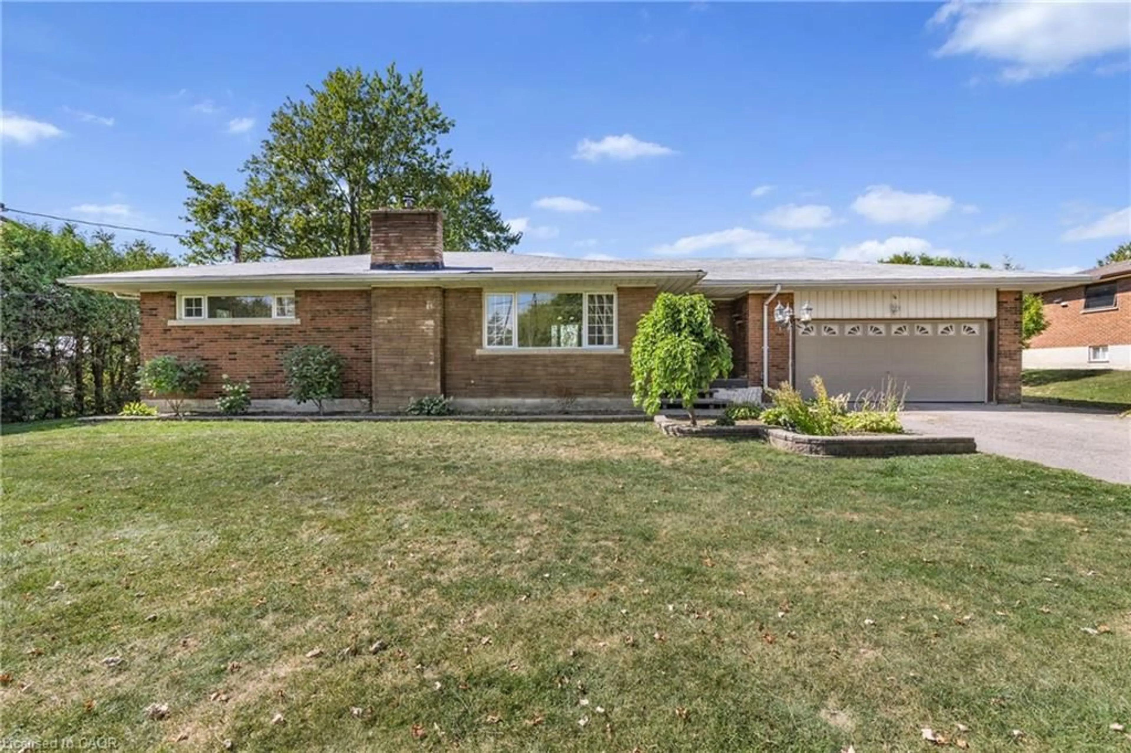 Home with brick exterior material, street for 585 Fifth Rd, Stoney Creek Ontario L8J 3K9