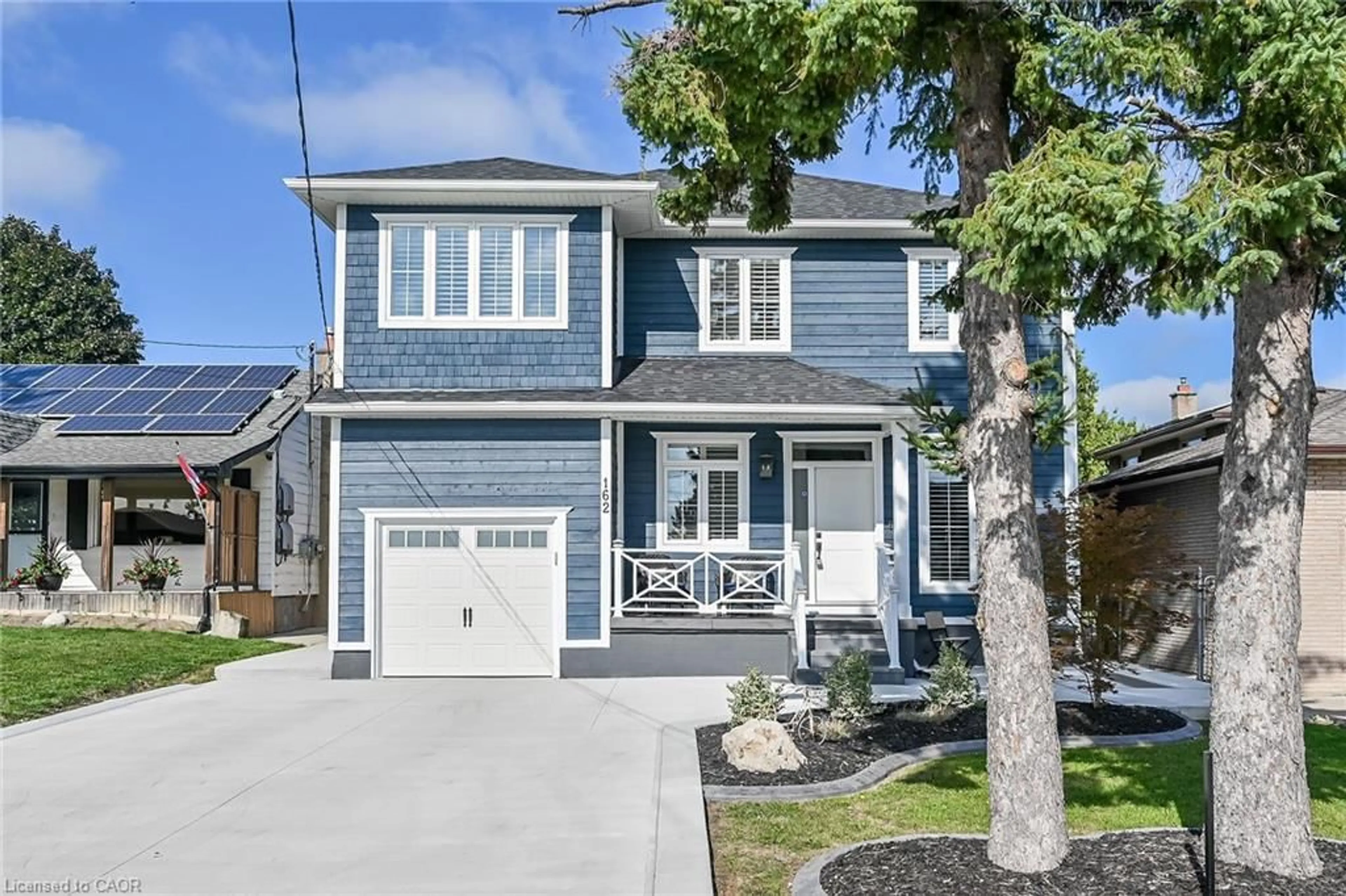 Home with vinyl exterior material, street for 162 Ridge St, Hamilton Ontario L9A 2X5