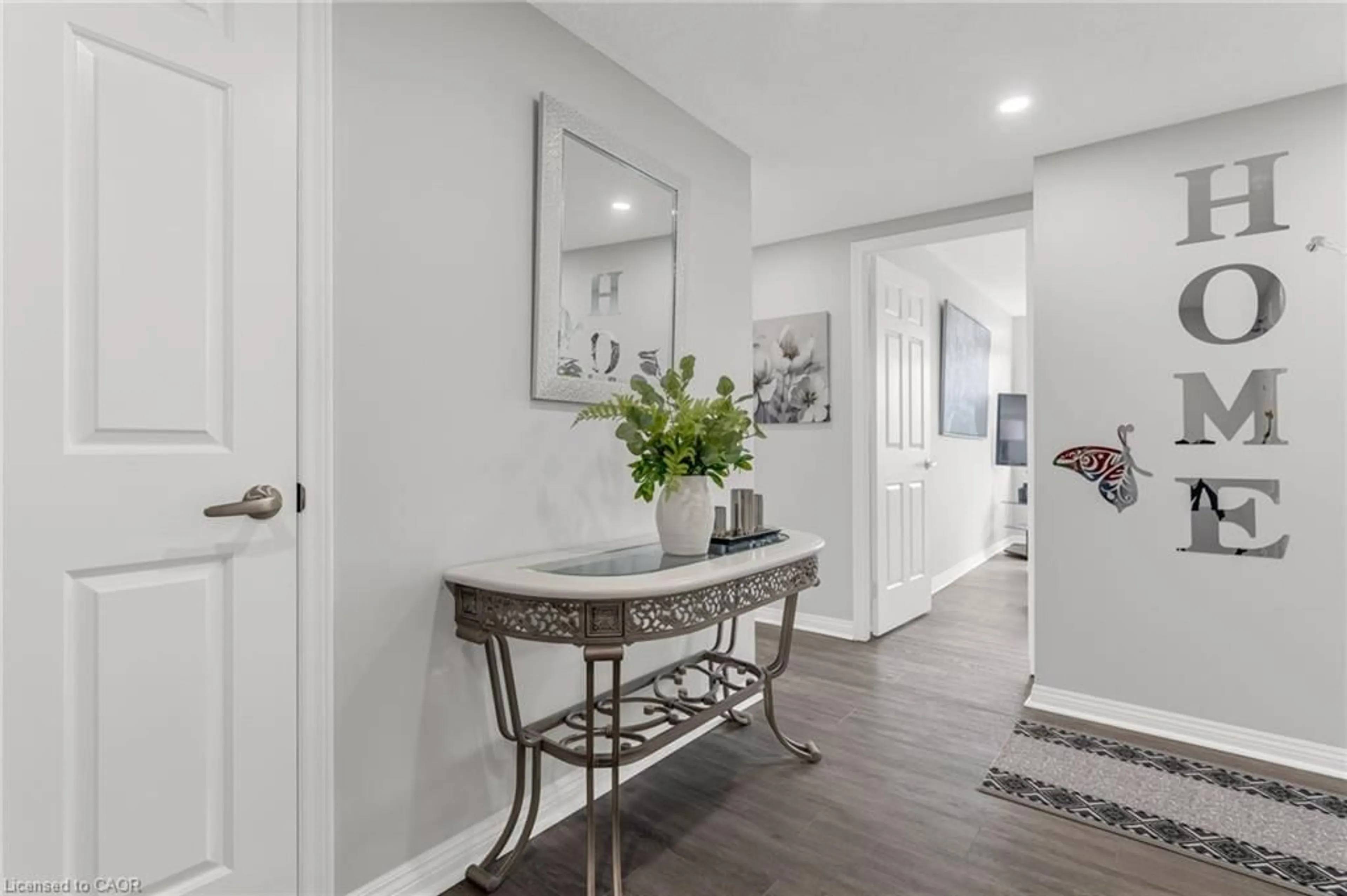 Indoor entryway for 40 Harrisford St #608, Hamilton Ontario L8K 6N1