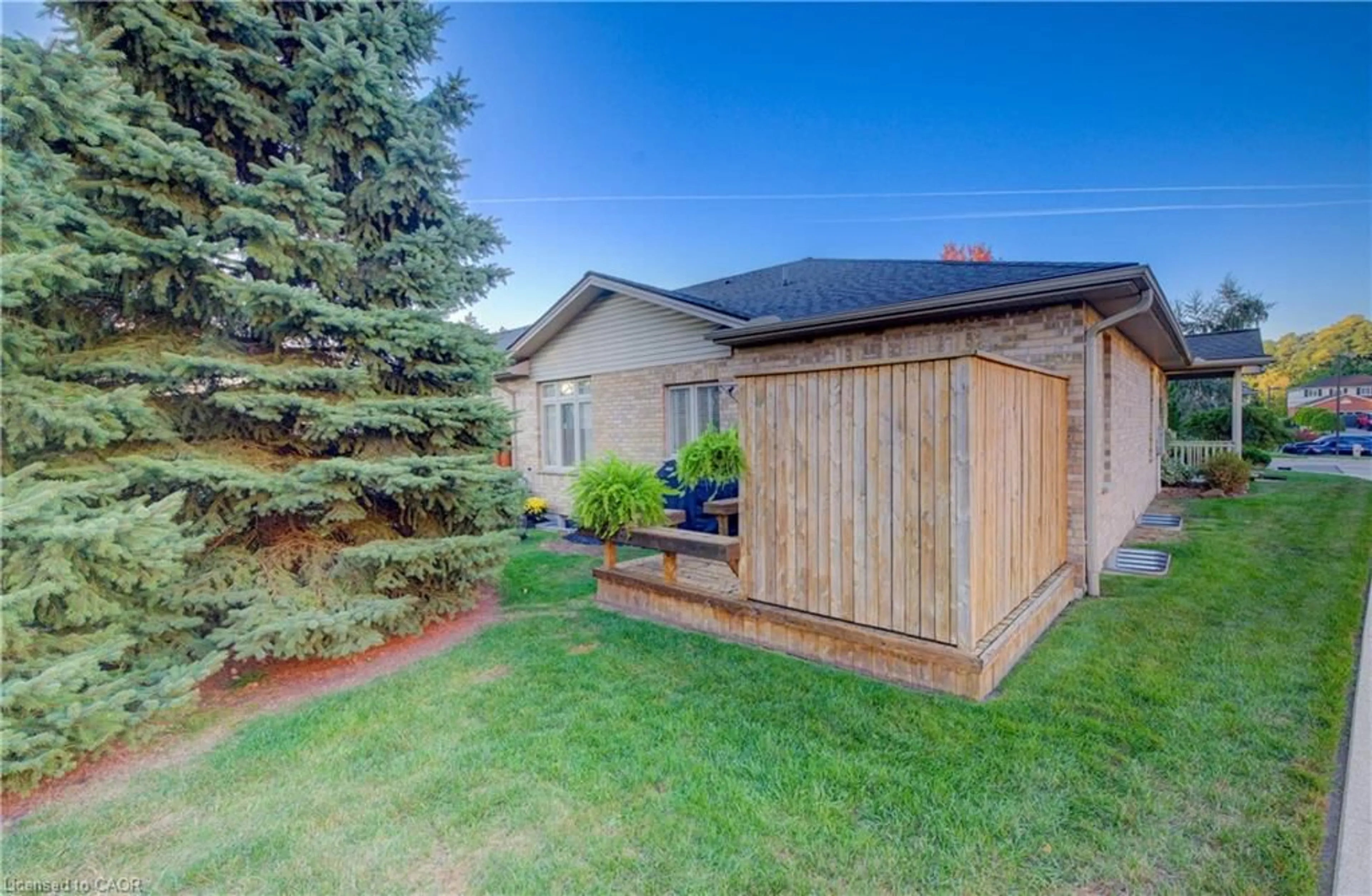 Shed for 900 Doon Village Rd #15, Kitchener Ontario N2P 1A4