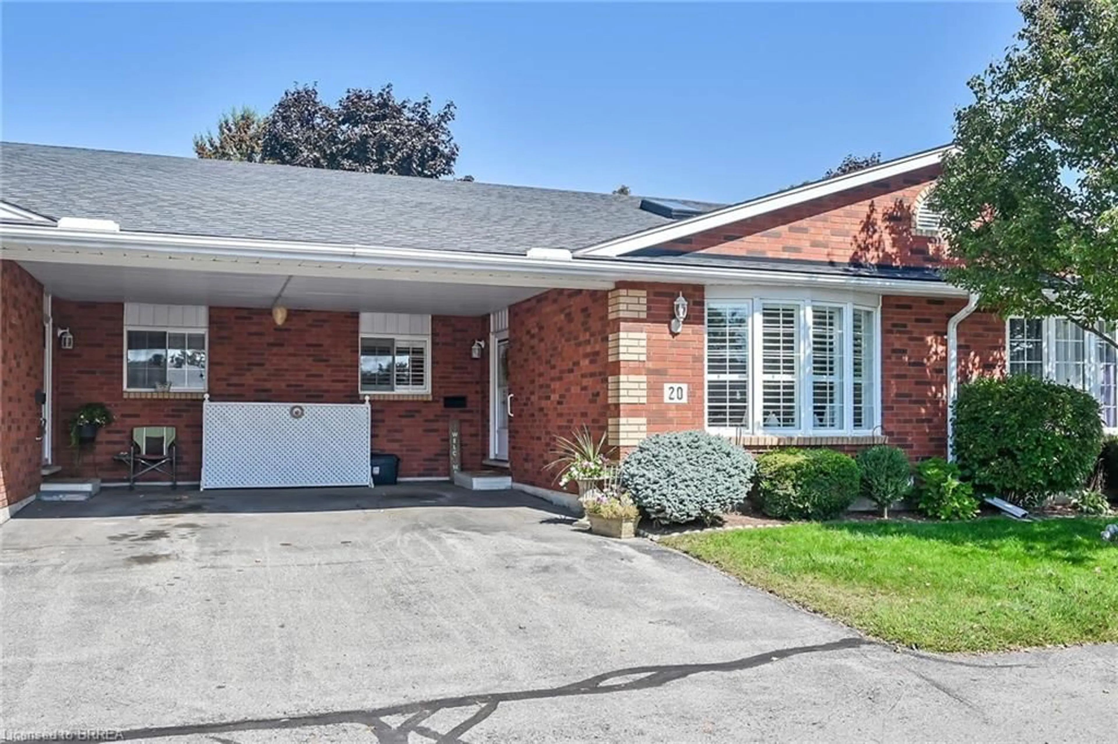 Home with brick exterior material, street for 570 West St #20, Brantford Ontario N3R 7Y7