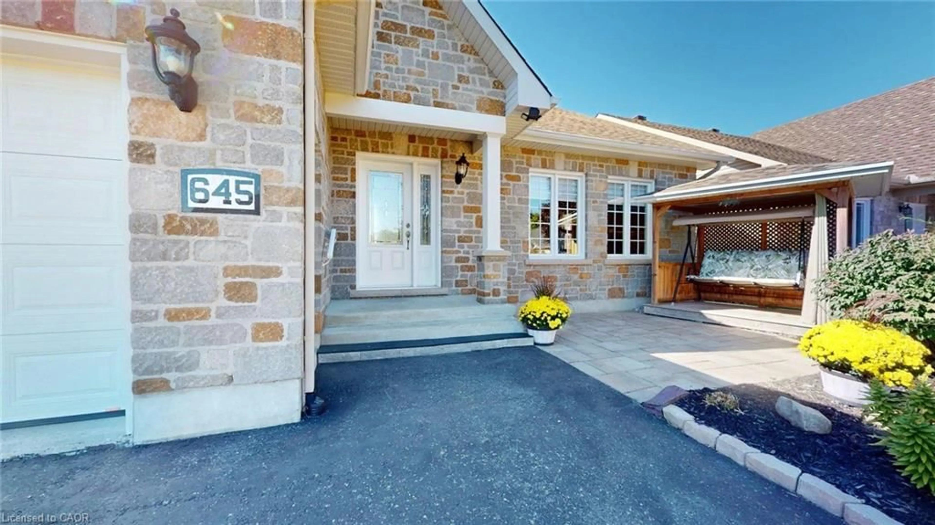 Indoor foyer for 645 Des Epinettes Pl, Casselman Ontario K0A 1M0
