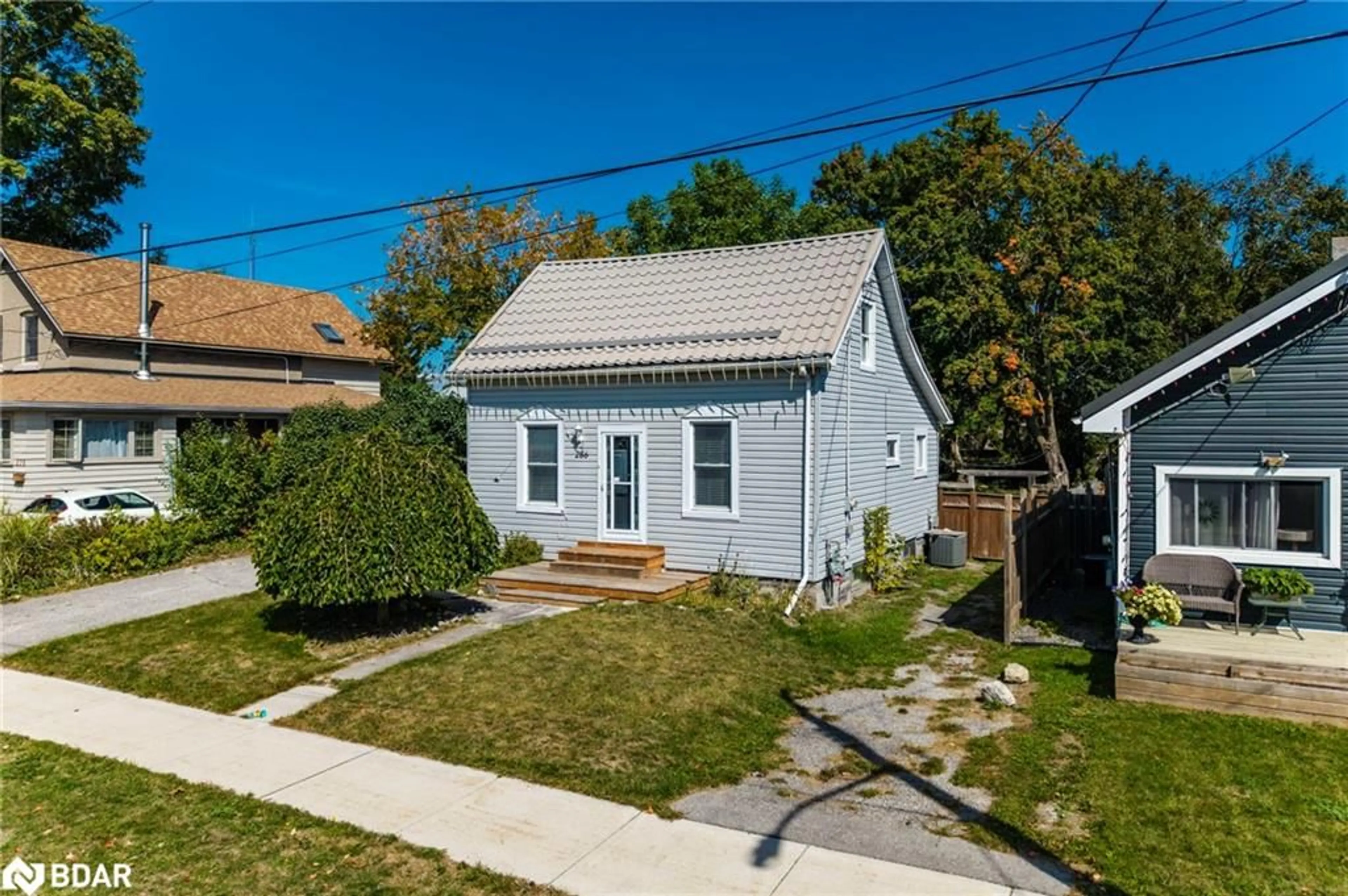 A pic from outside/outdoor area/front of a property/back of a property/a pic from drone, street for 286 Moffat St, Orillia Ontario L3V 4G1