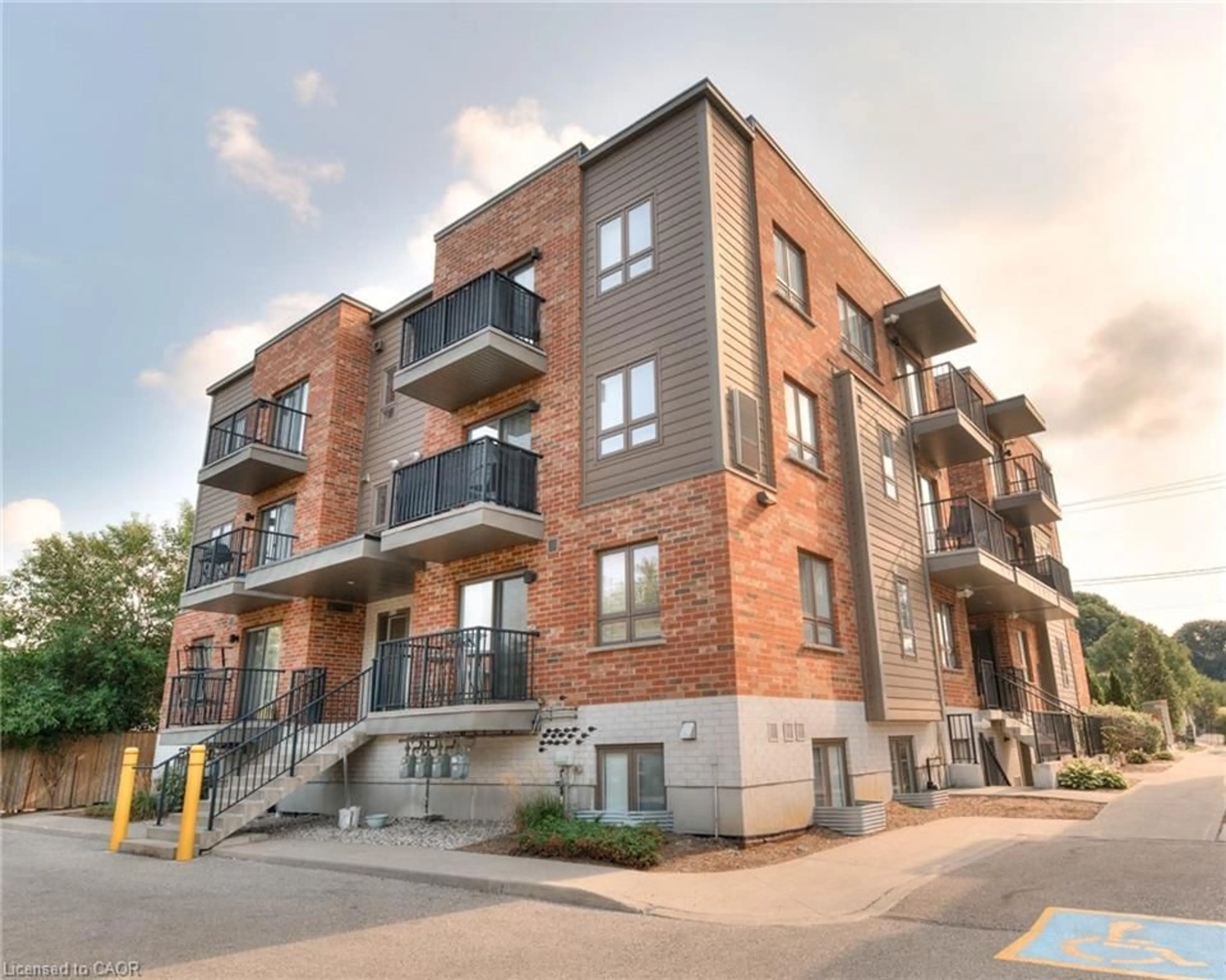 Home with brick exterior material, building for 361 Lancaster St #A14, Kitchener Ontario N2H 4V4
