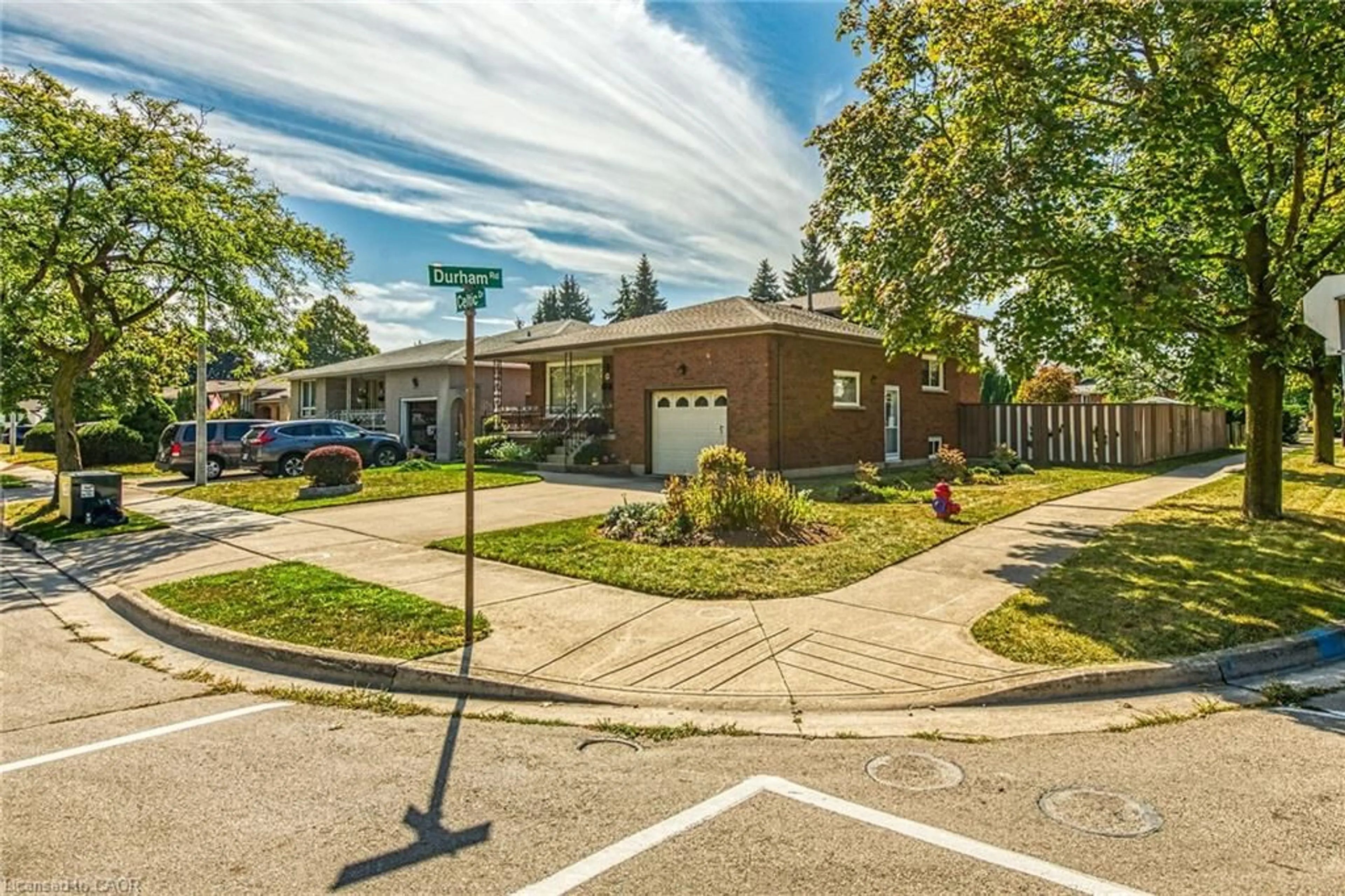 A pic from outside/outdoor area/front of a property/back of a property/a pic from drone, street for 254 Celtic Dr, Stoney Creek Ontario L8E 2T9