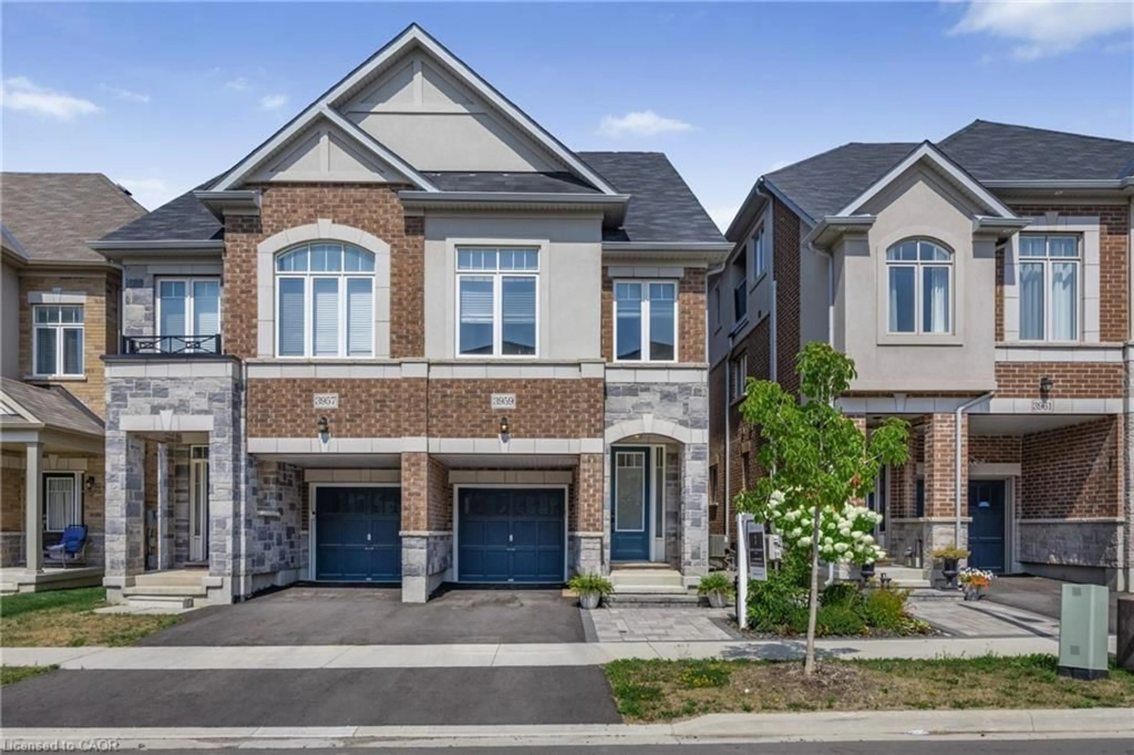 Home with brick exterior material, street for 3959 Koenig Rd, Burlington Ontario L7M 0Z7
