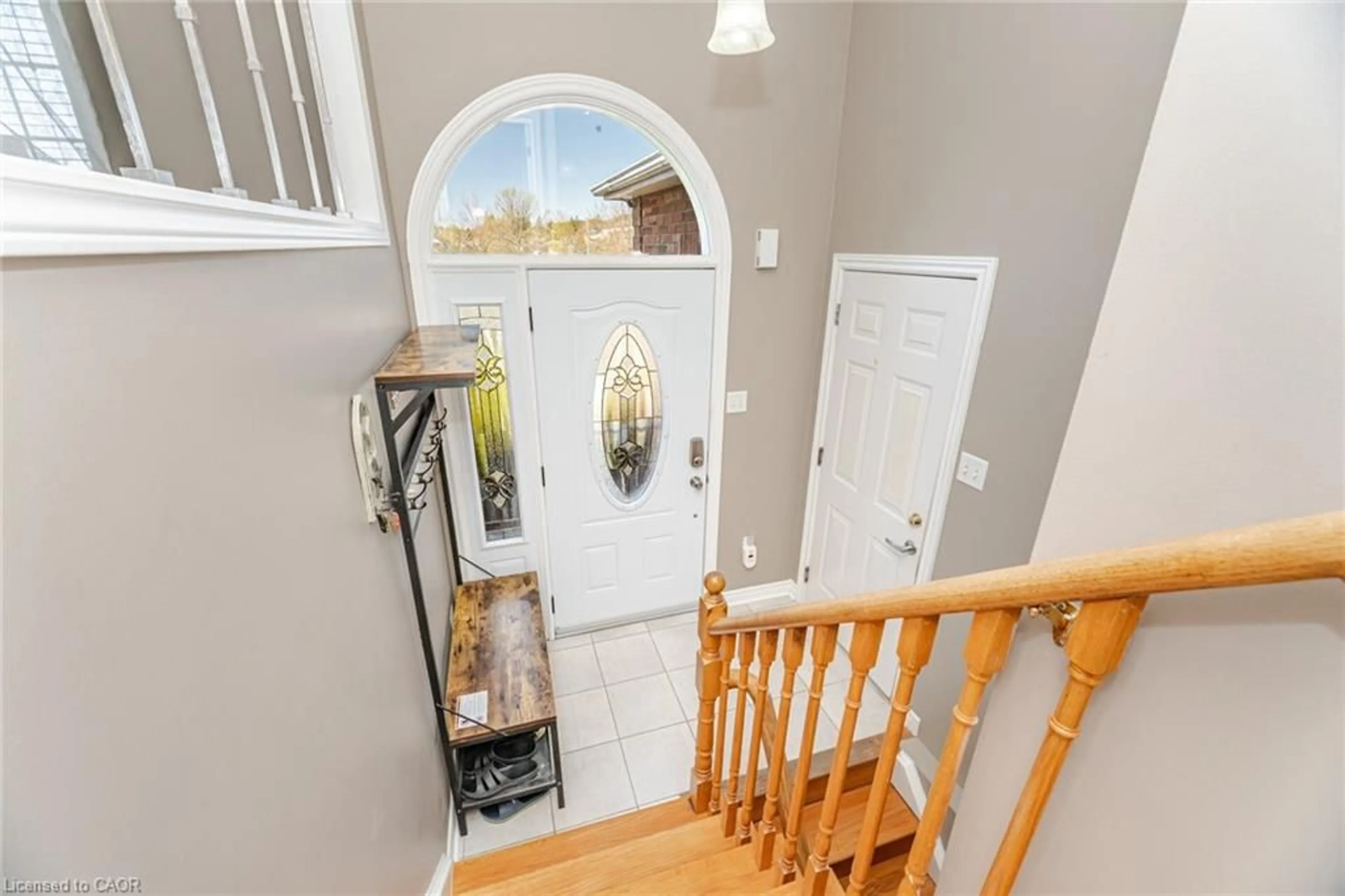 Indoor entryway for 11 Jagges Dr, Barrie Ontario L4N 0X1