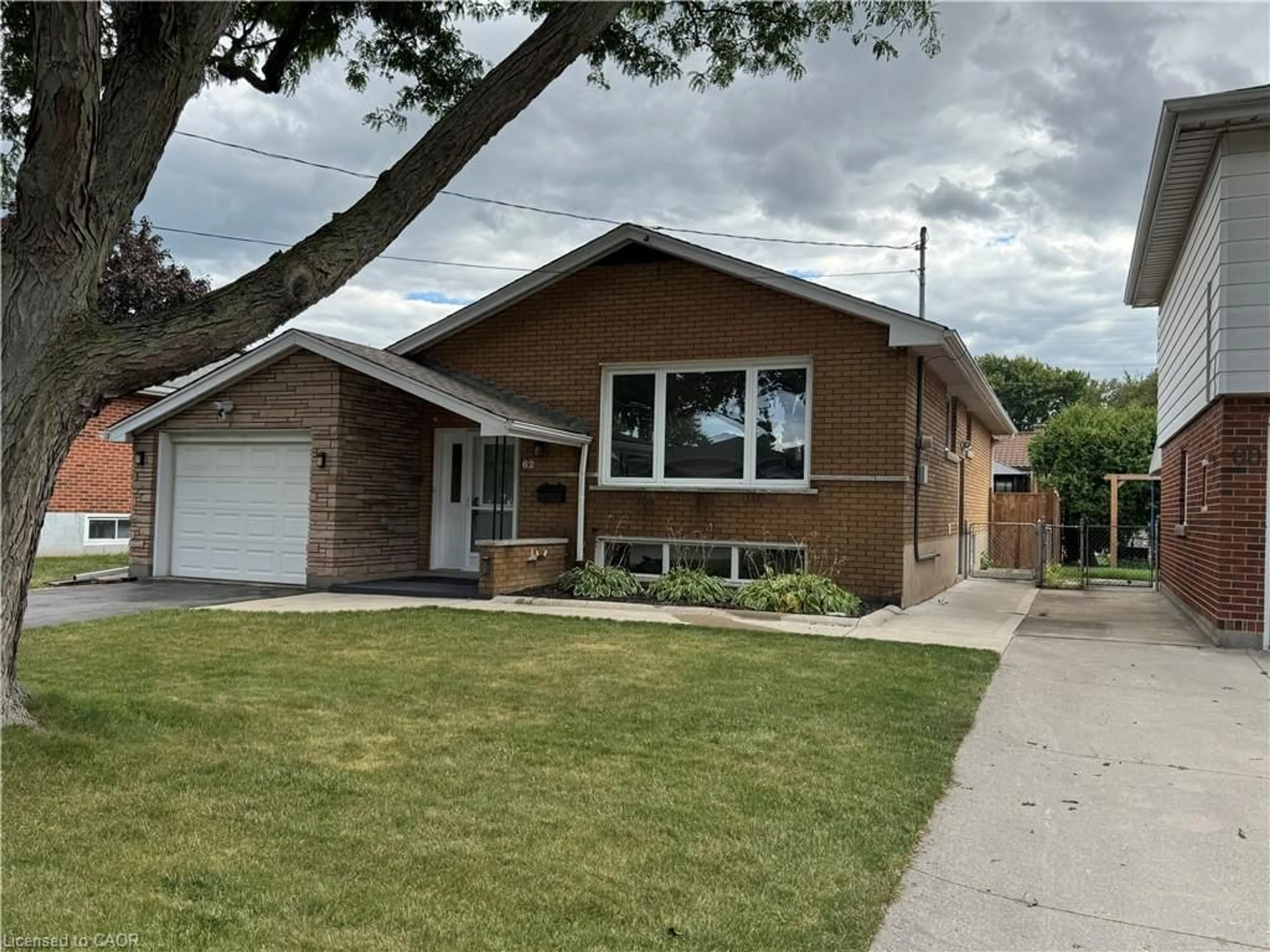 Home with brick exterior material, street for 62 Cloke Crt, Hamilton Ontario L8T 1N5