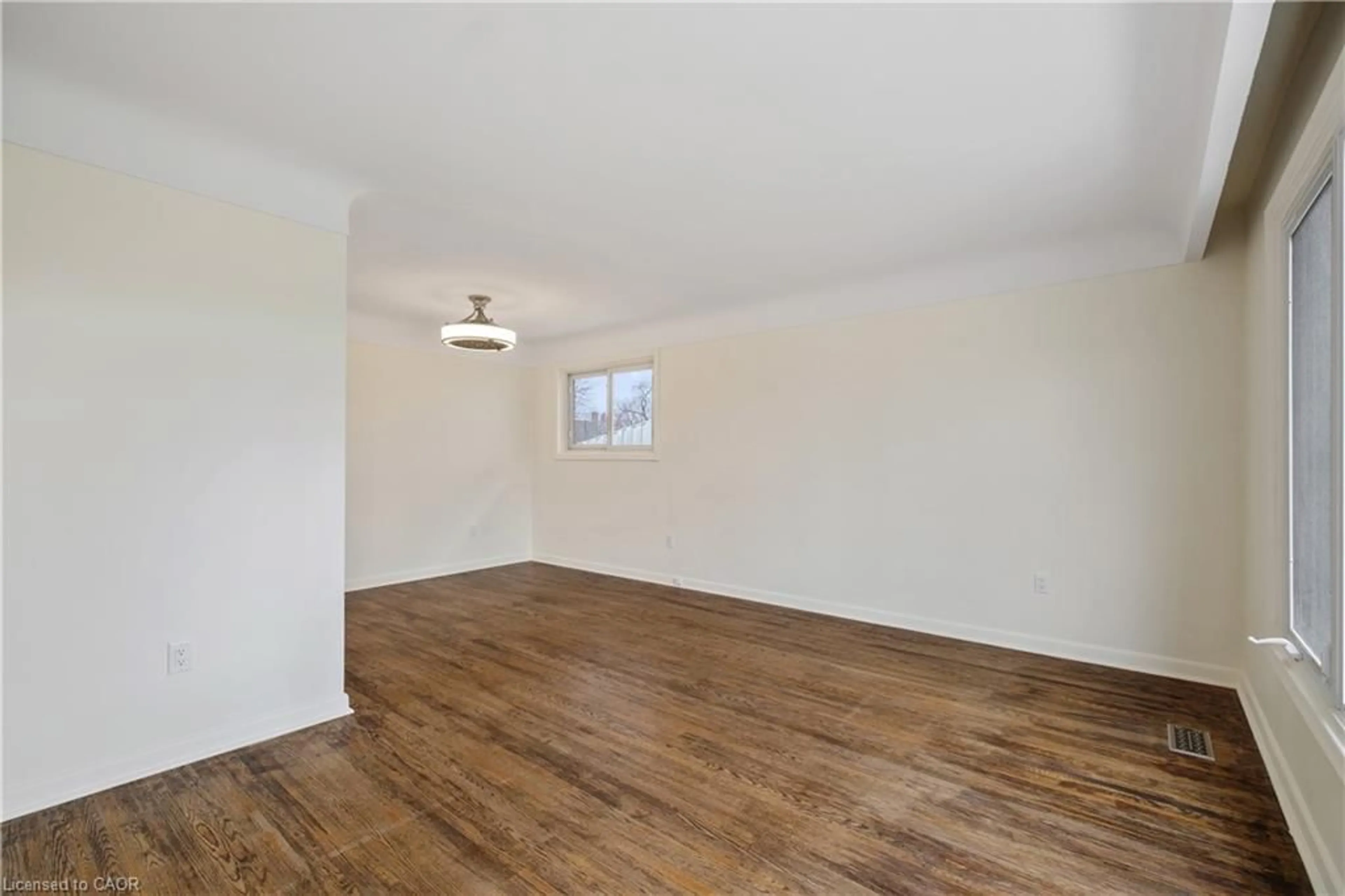 A pic of a room for 62 Cloke Crt, Hamilton Ontario L8T 1N5