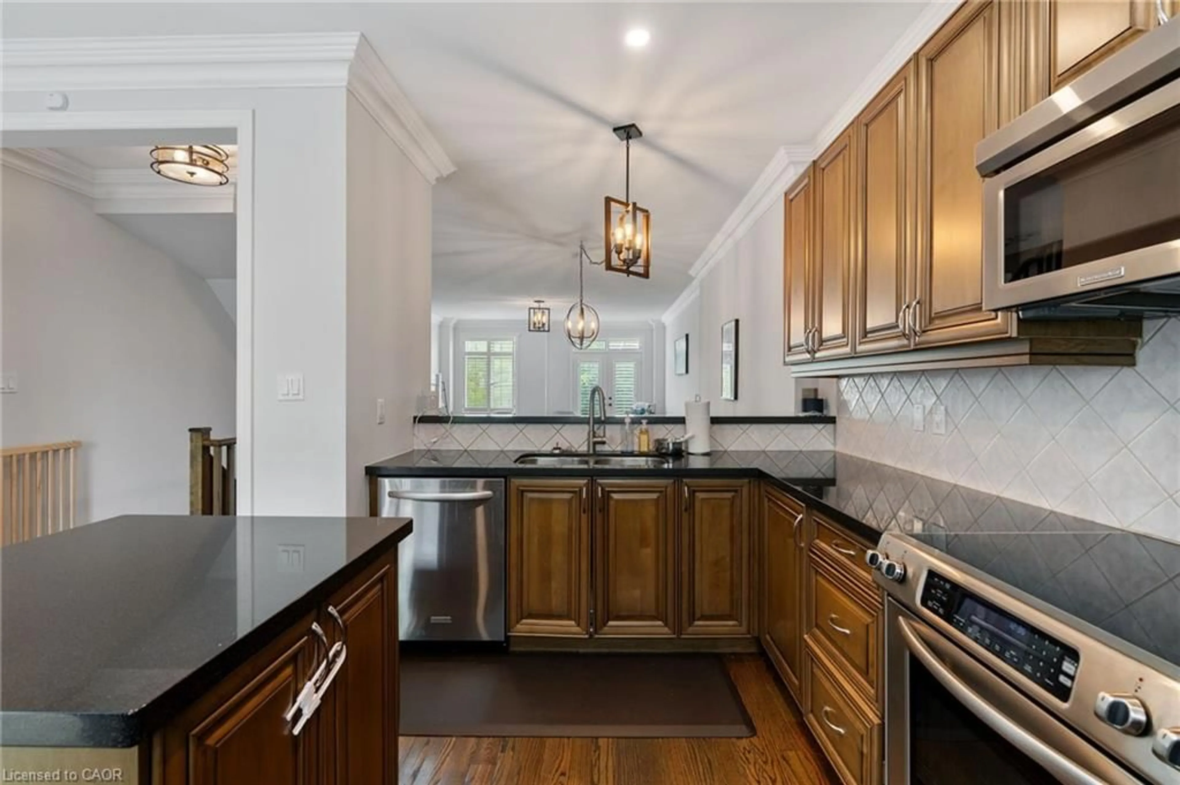 Open concept kitchen, ceramic/tile floor for 6995 Glory Crt #9, Mississauga Ontario L5N 7E2