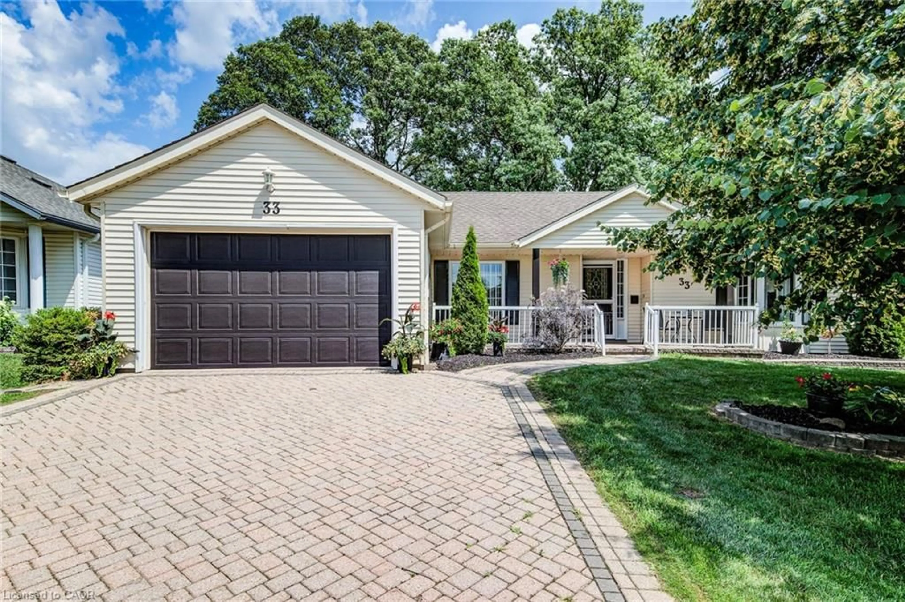Home with brick exterior material, street for 33 Summit Cres, New Hamburg Ontario N3A 2G3