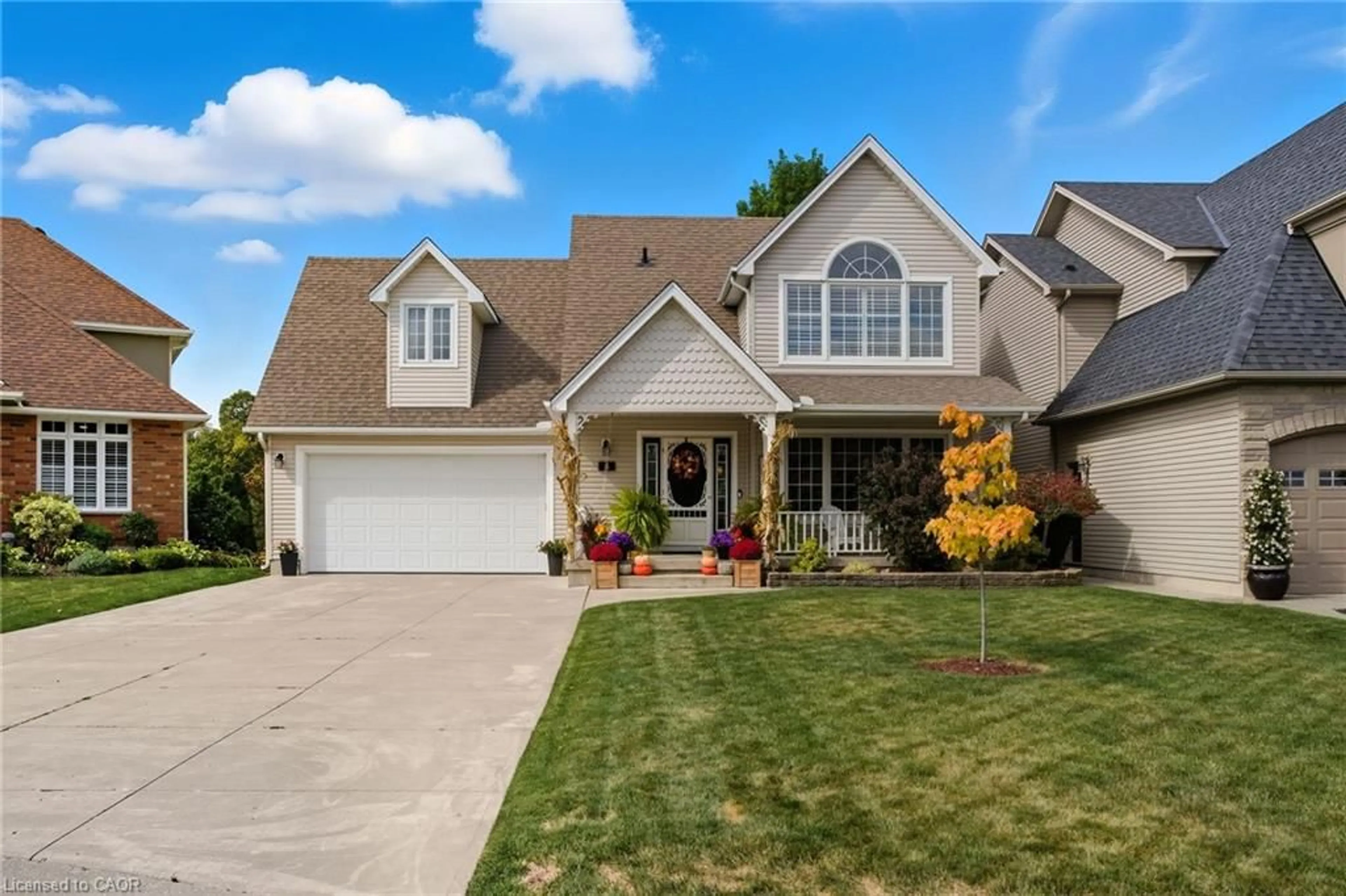 Home with vinyl exterior material, street for 4 Blackburn Crt, Caledonia Ontario N3W 2N9