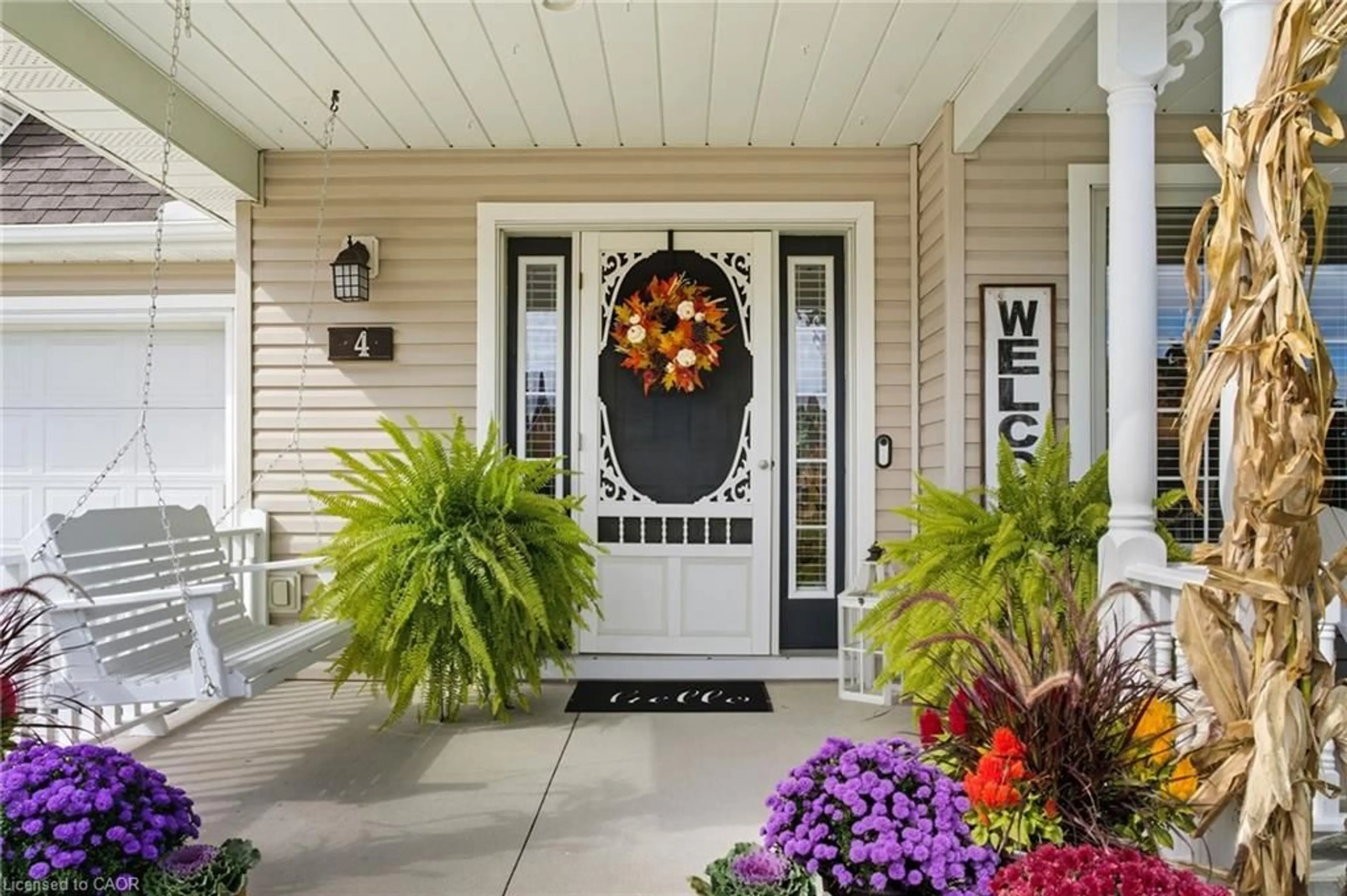 Indoor entryway for 4 Blackburn Crt, Caledonia Ontario N3W 2N9