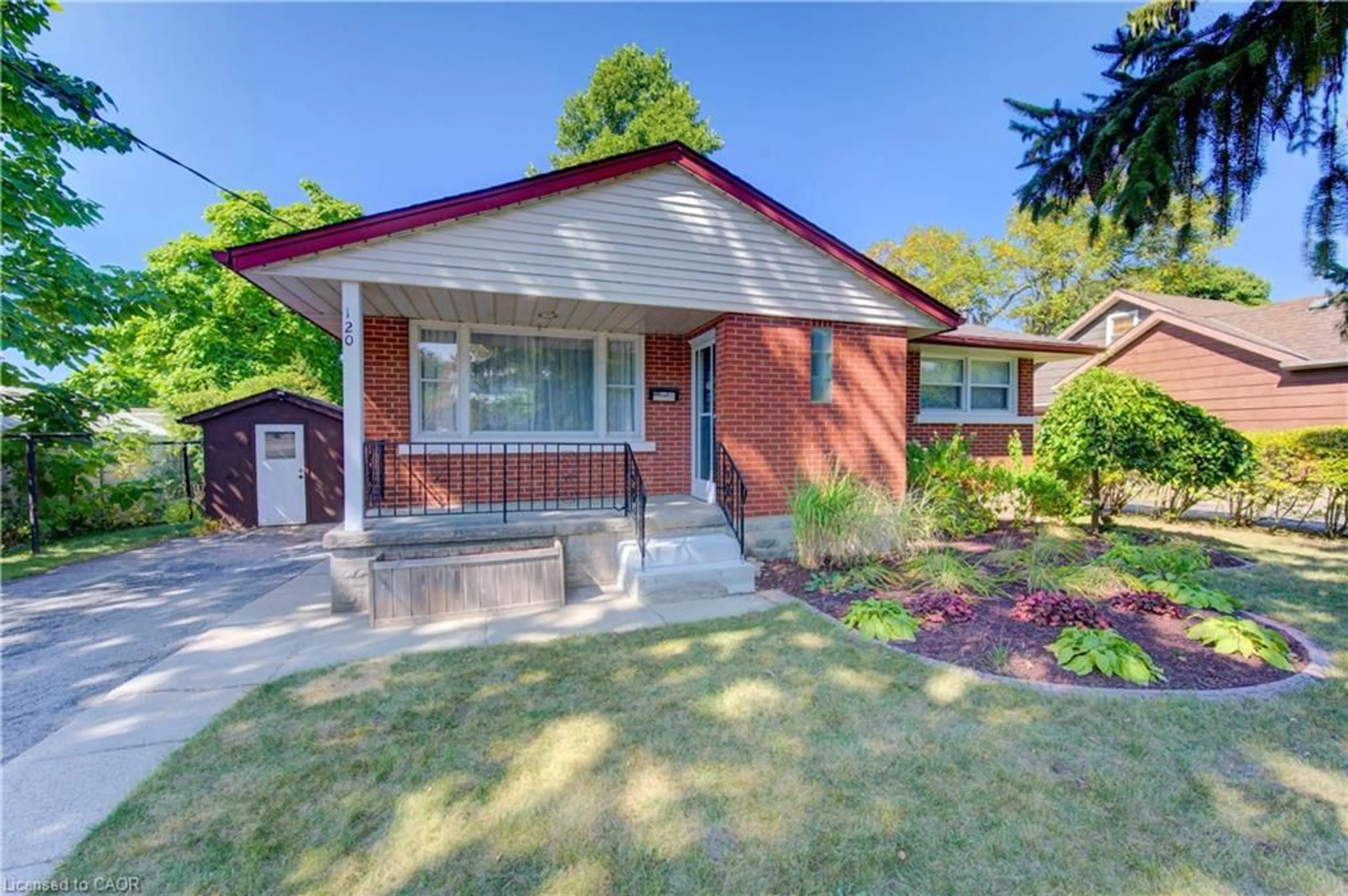 Home with brick exterior material, street for 120 4 Ave, Kitchener Ontario N2C 1N8