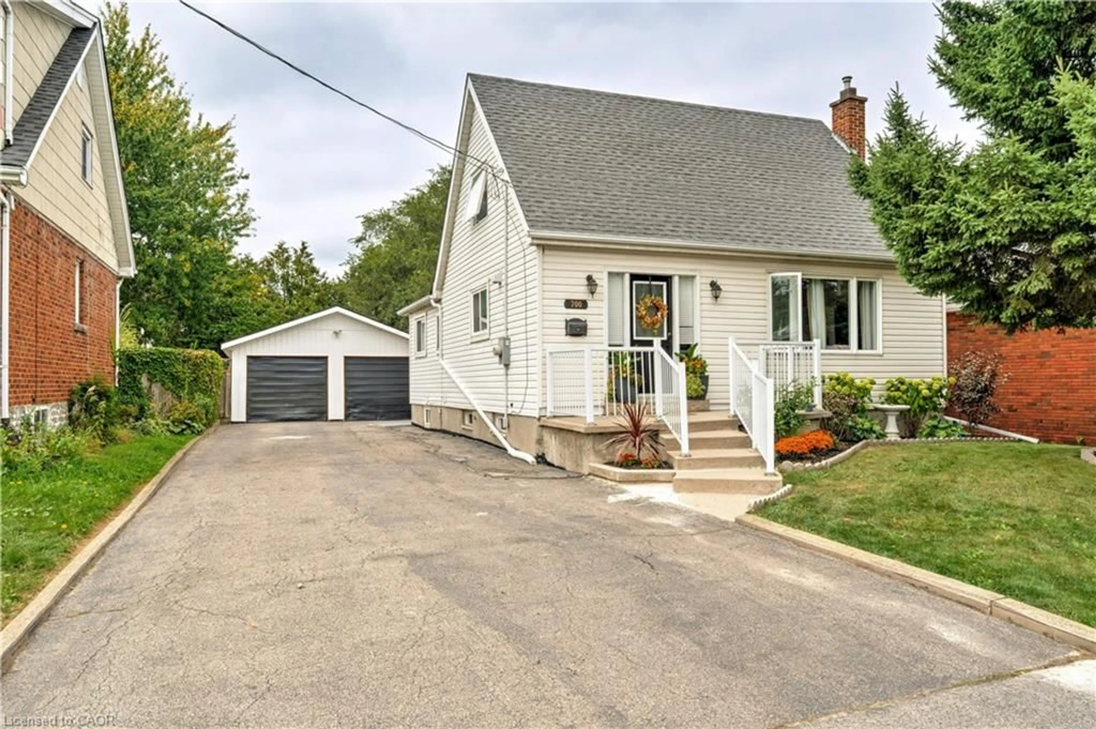 Unknown for 700 Upper Wellington St, Hamilton Ontario L9A 3R4