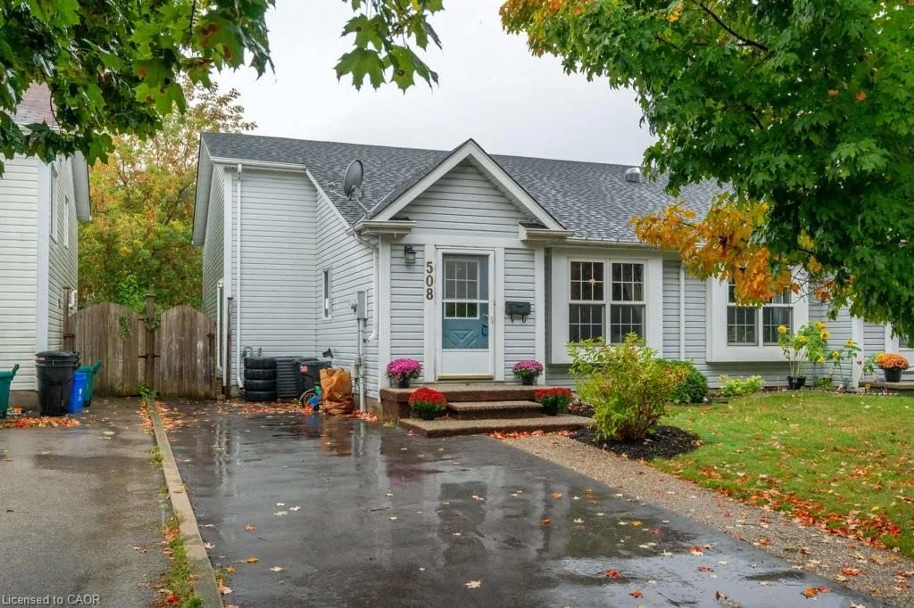 Home with vinyl exterior material, street for 508 Mortimer Dr, Cambridge Ontario N3H 5M5