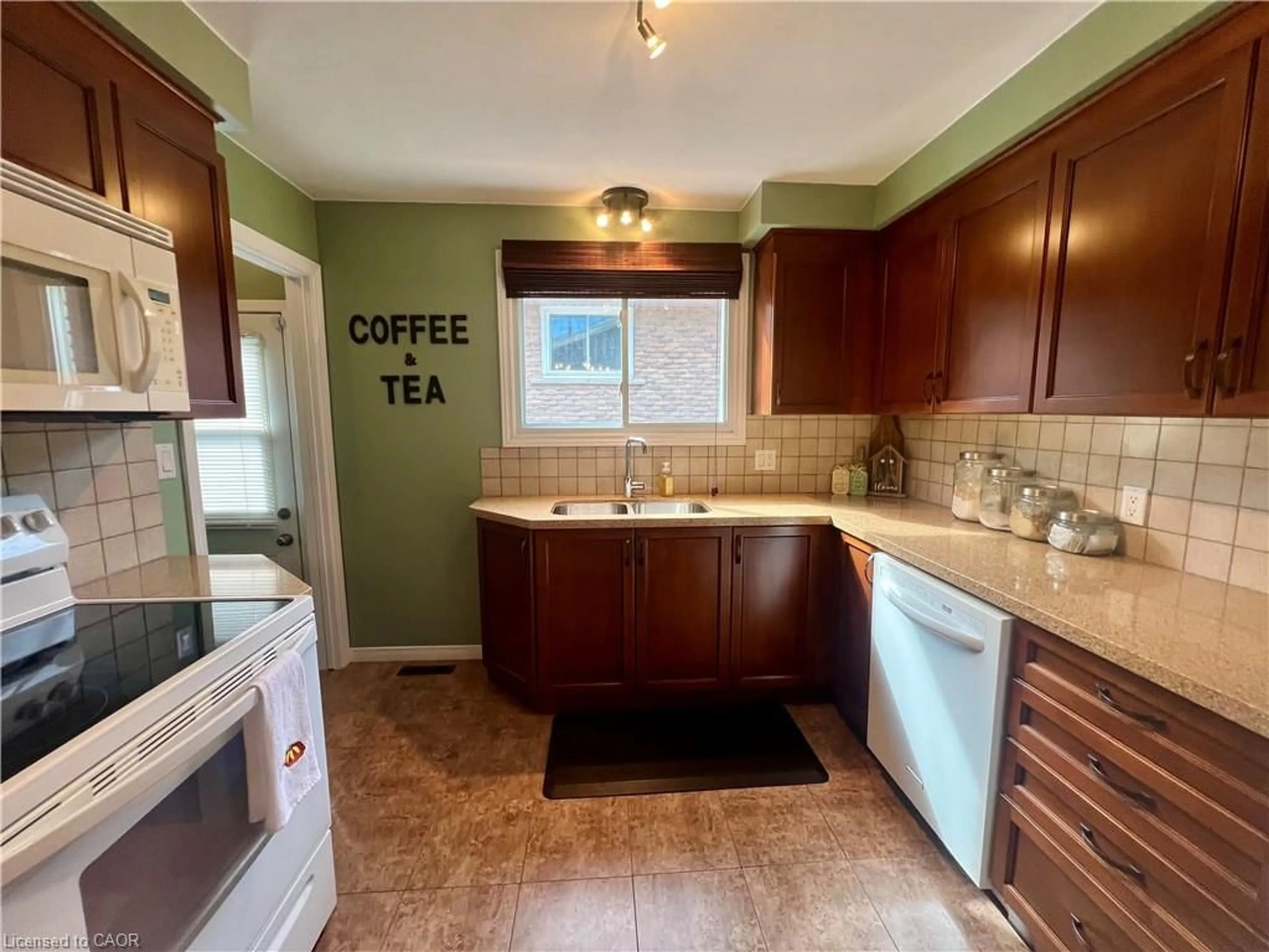 Standard kitchen, ceramic/tile floor for 42 Seymour Ave, St. Catharines Ontario L2P 1A7