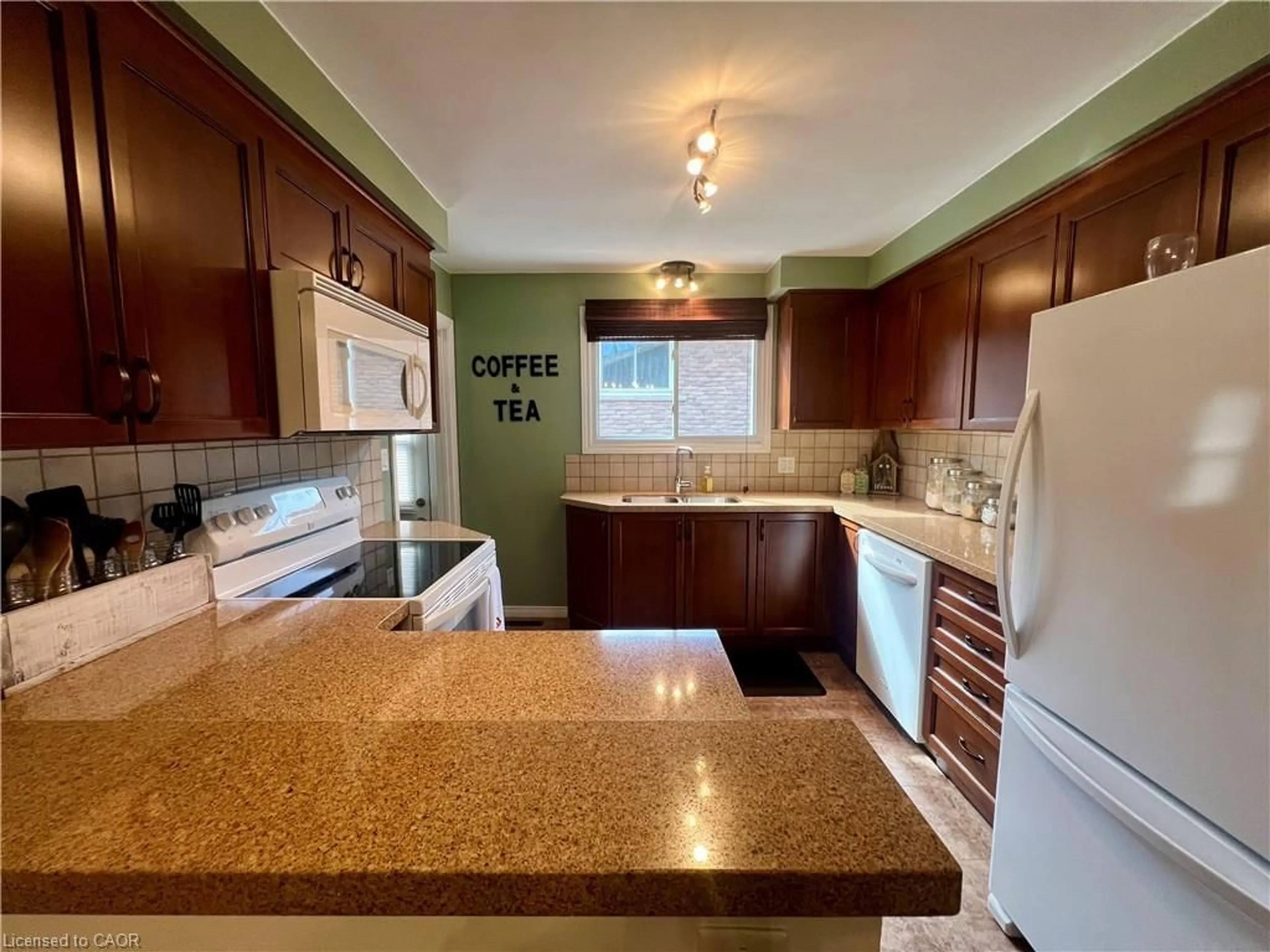 Standard kitchen, unknown for 42 Seymour Ave, St. Catharines Ontario L2P 1A7
