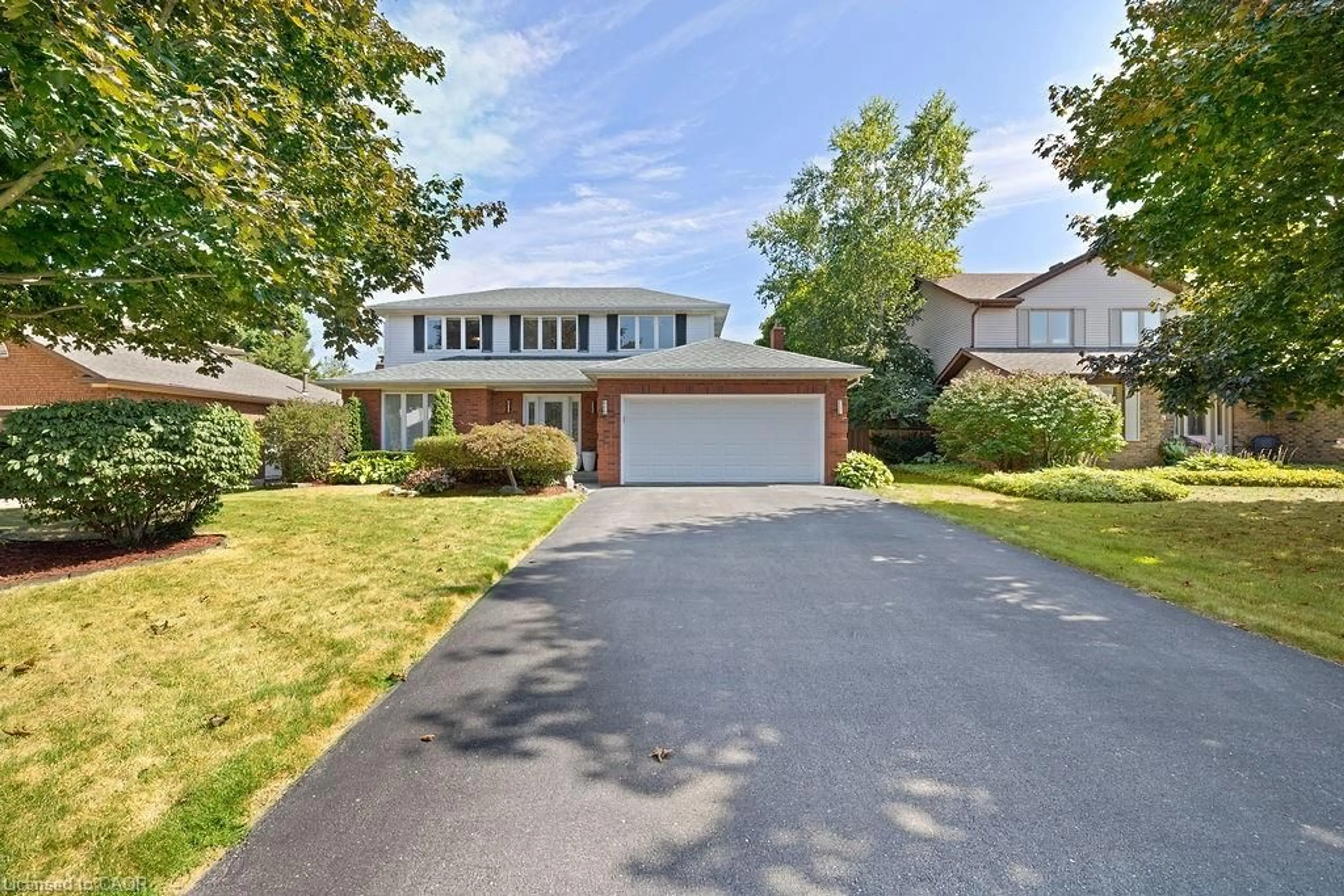 Home with vinyl exterior material, street for 159 Cornwallis Rd, Ancaster Ontario L9G 4H2