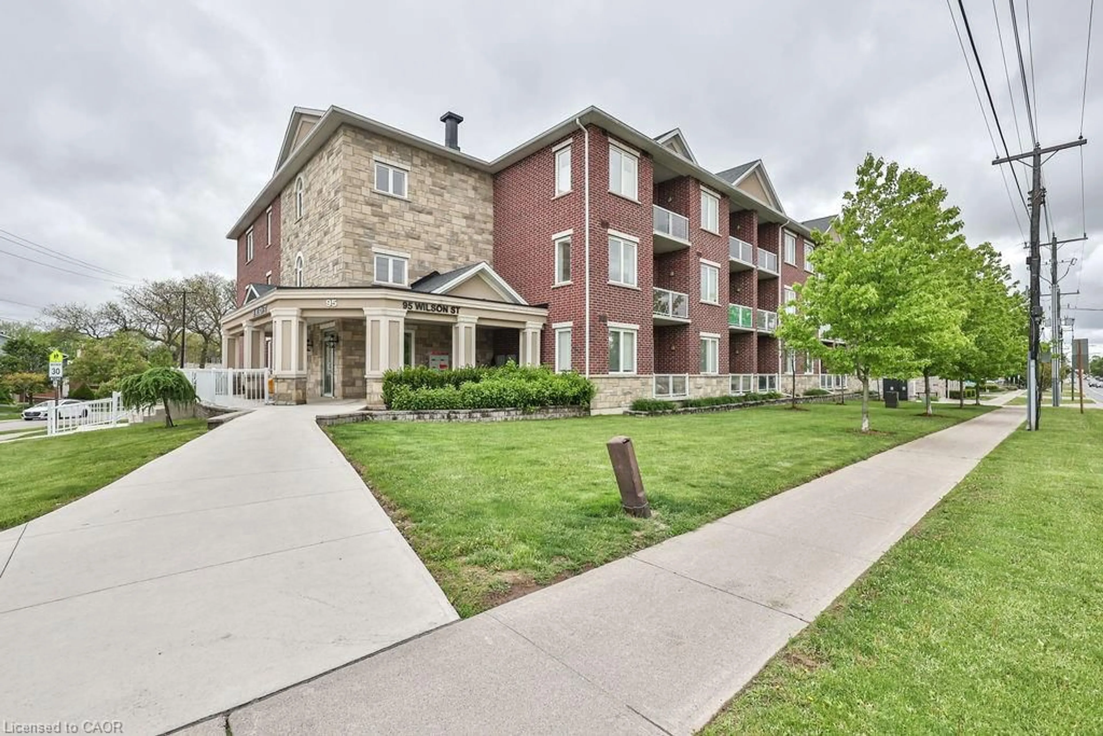 Patio, building for 95 Wilson St #310, Ancaster Ontario L8L 5C4