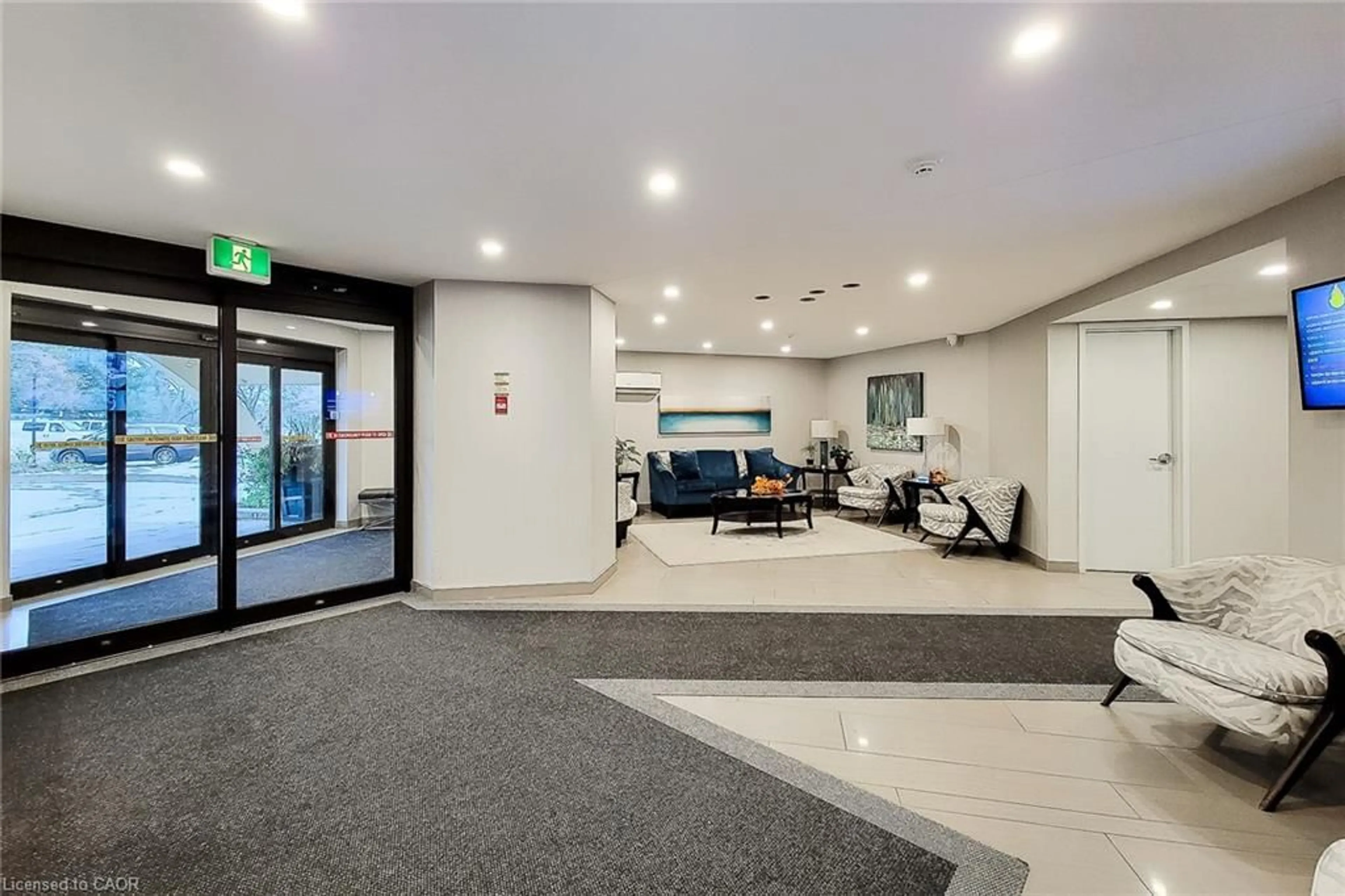 Lobby for 700 Dynes Rd #707, Burlington Ontario L7N 3M2