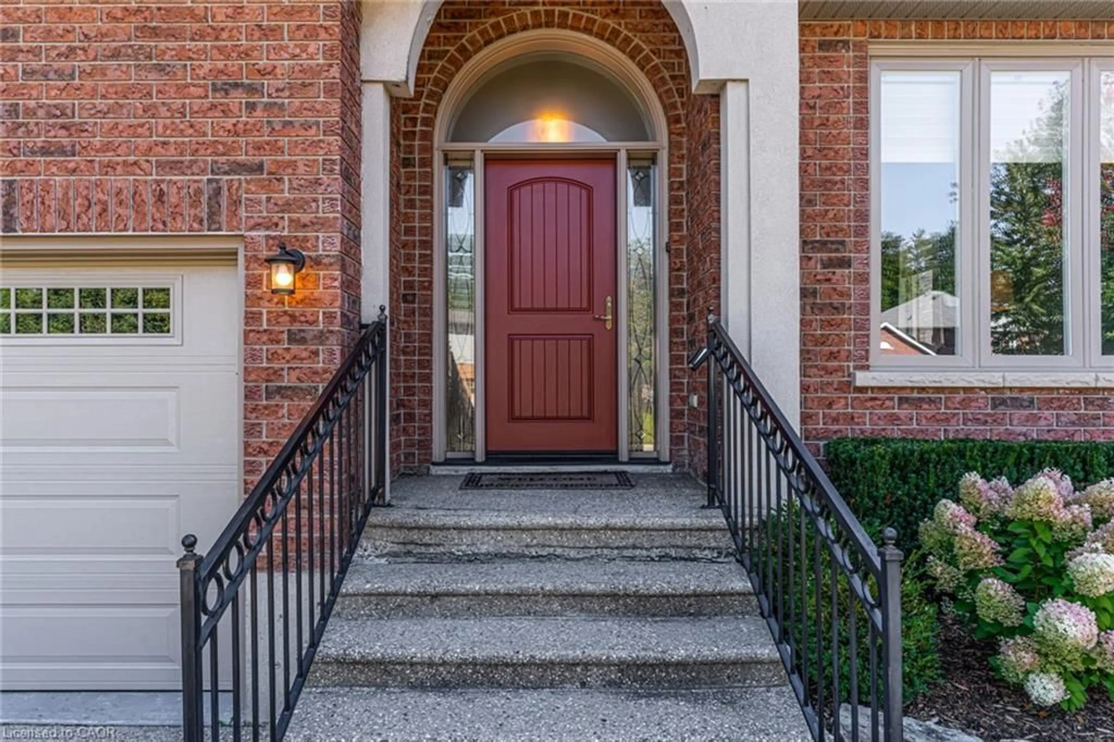 Indoor entryway for 183 Valridge Dr, Ancaster Ontario L9G 4Y4