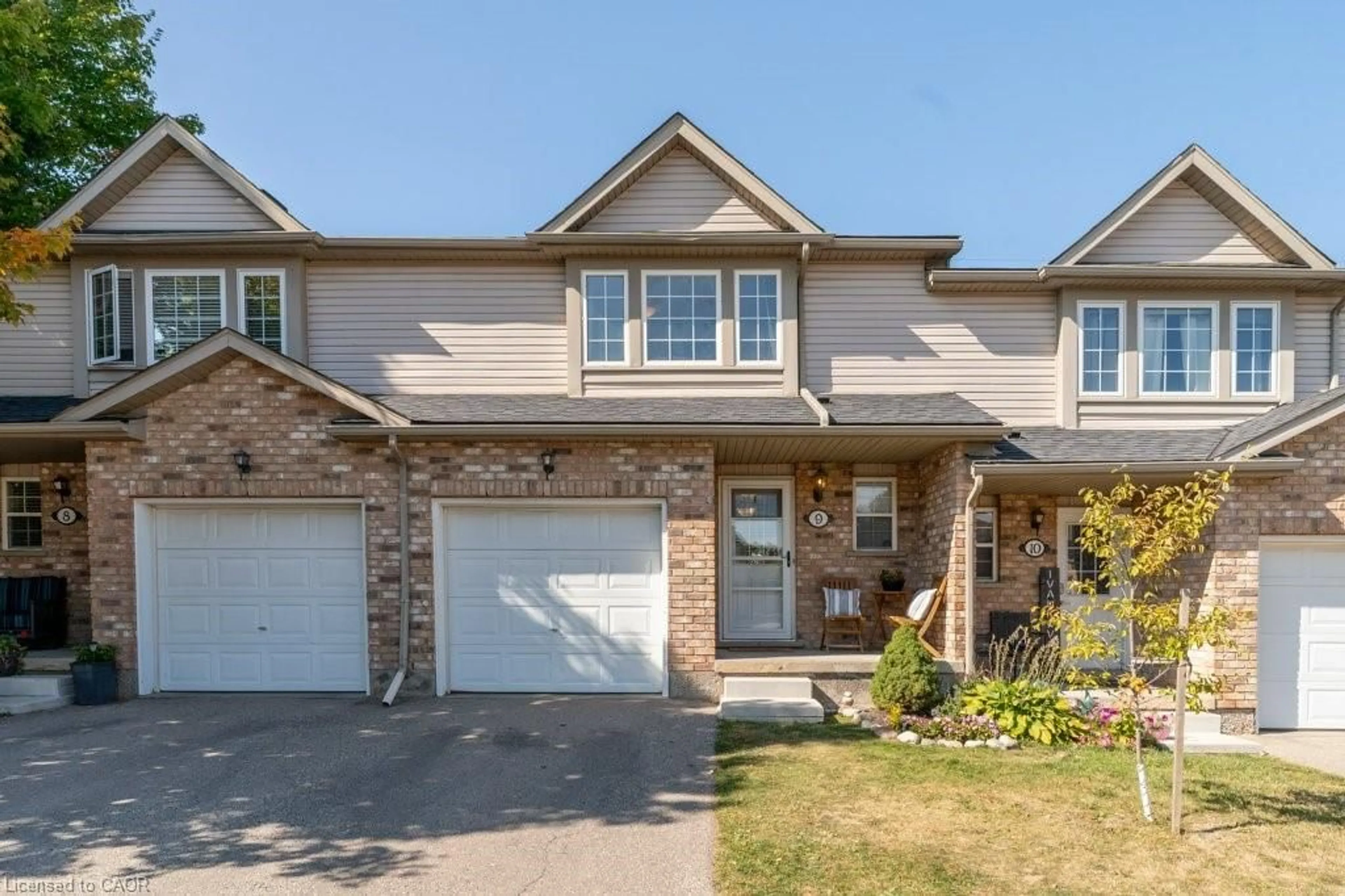 Home with brick exterior material, street for 84 Westmeadow Dr #9, Kitchener Ontario N2N 3P1