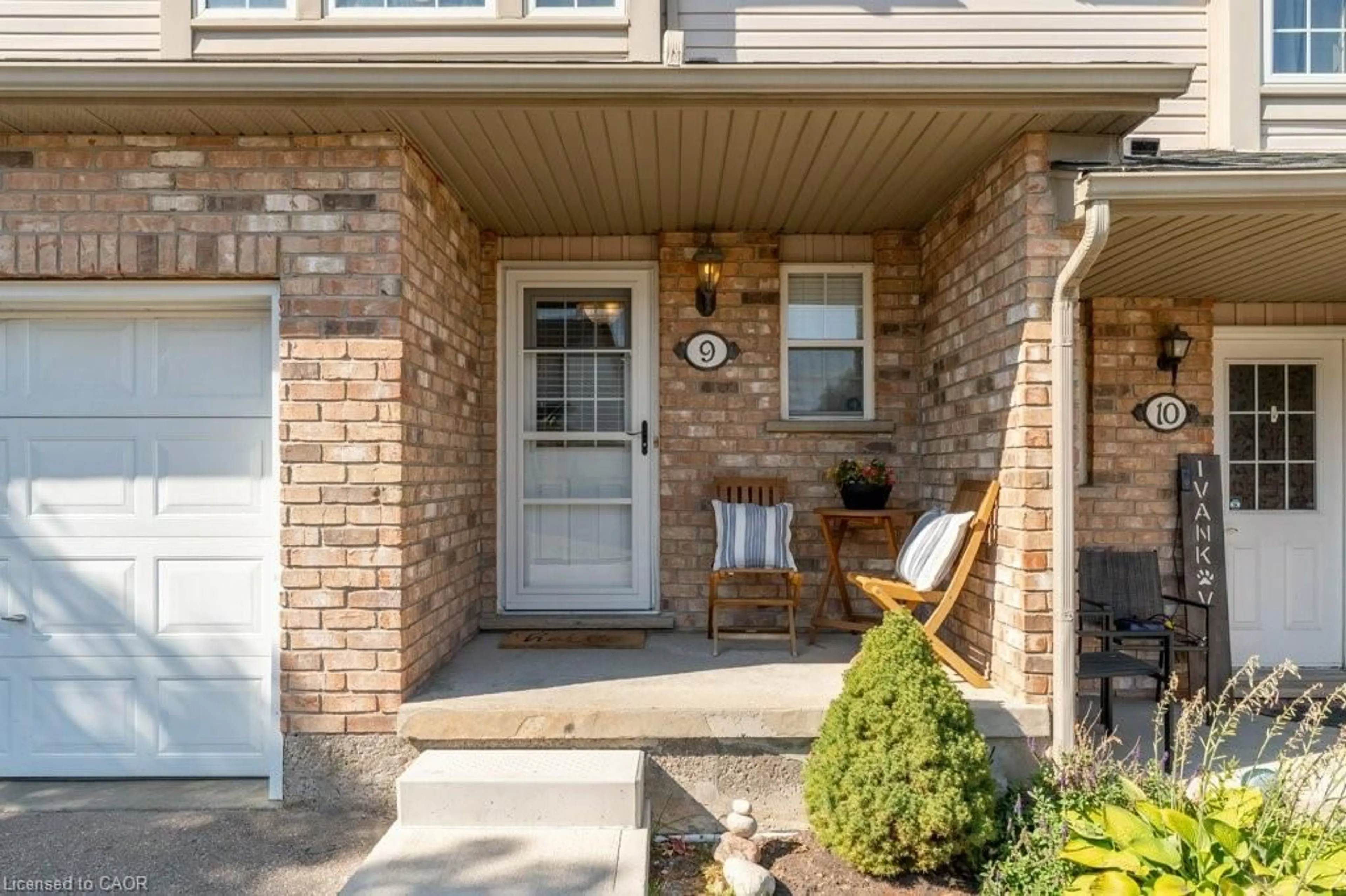 Indoor entryway for 84 Westmeadow Dr #9, Kitchener Ontario N2N 3P1