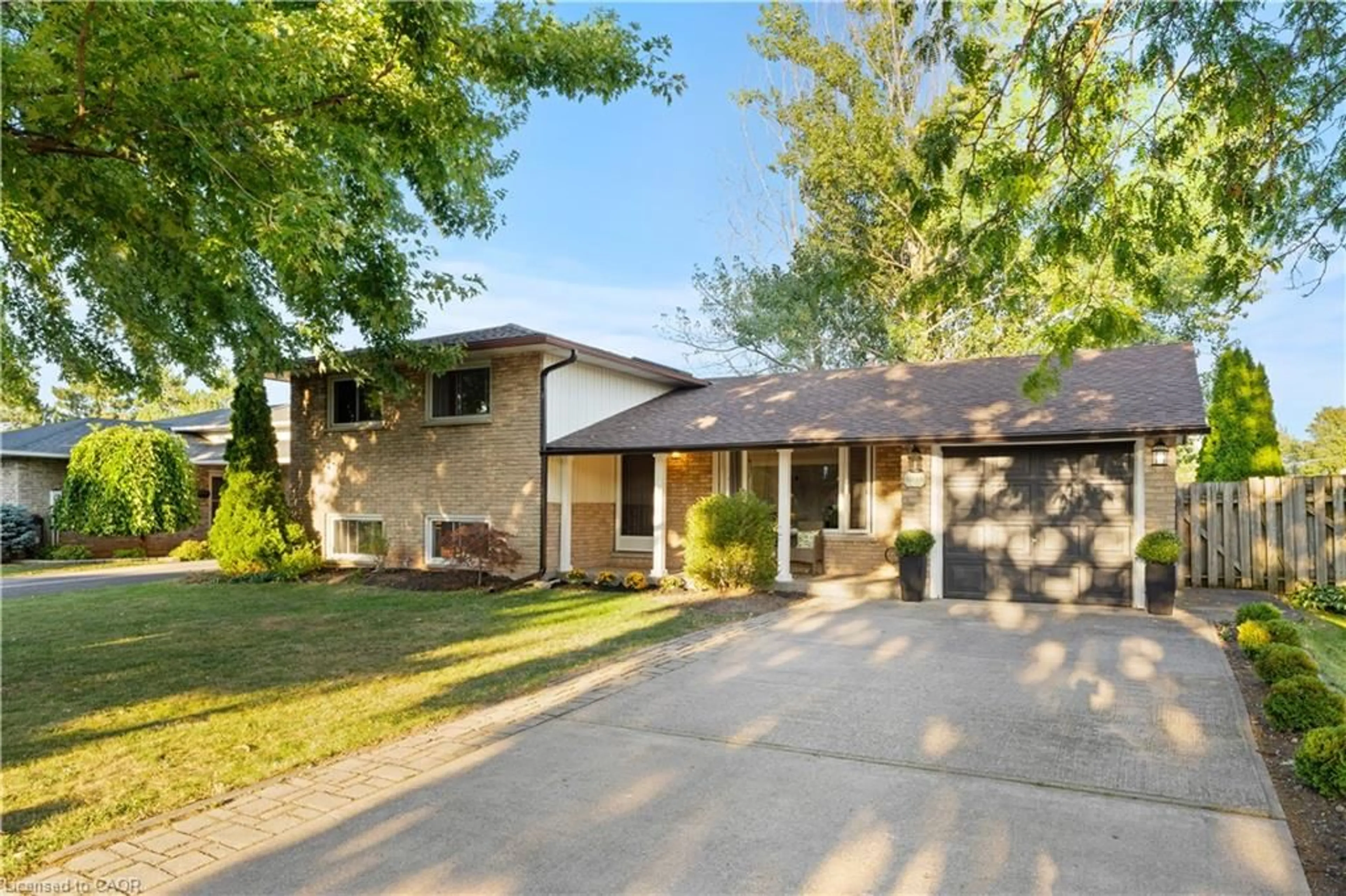 Home with brick exterior material, street for 5038 Hartwood Av, Beamsville Ontario L3J 0A3