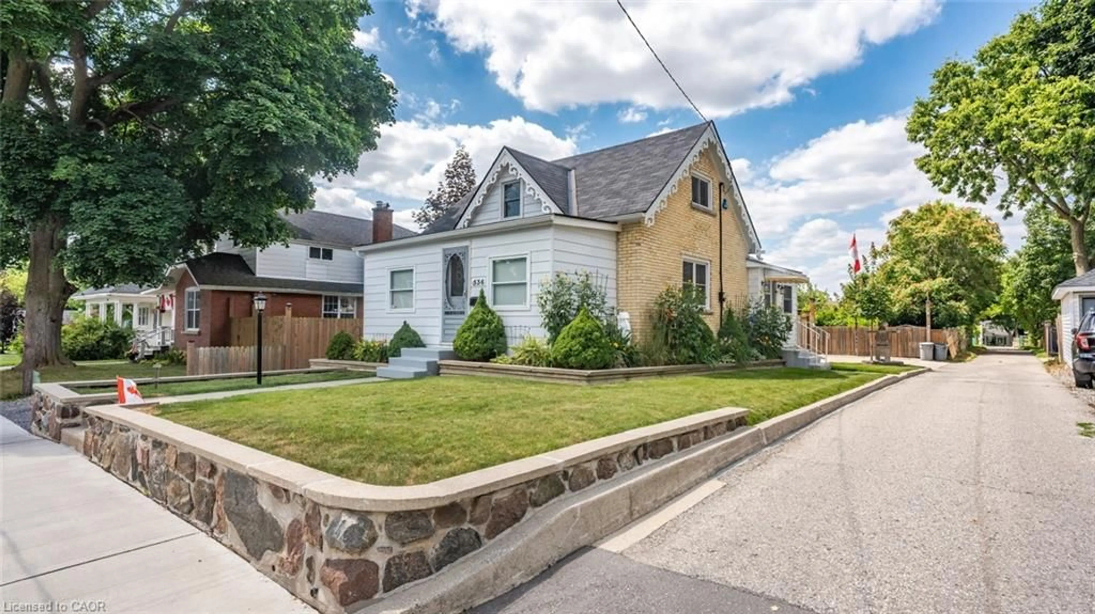 Unknown for 536 Church St, Cambridge Ontario N3H 1X5