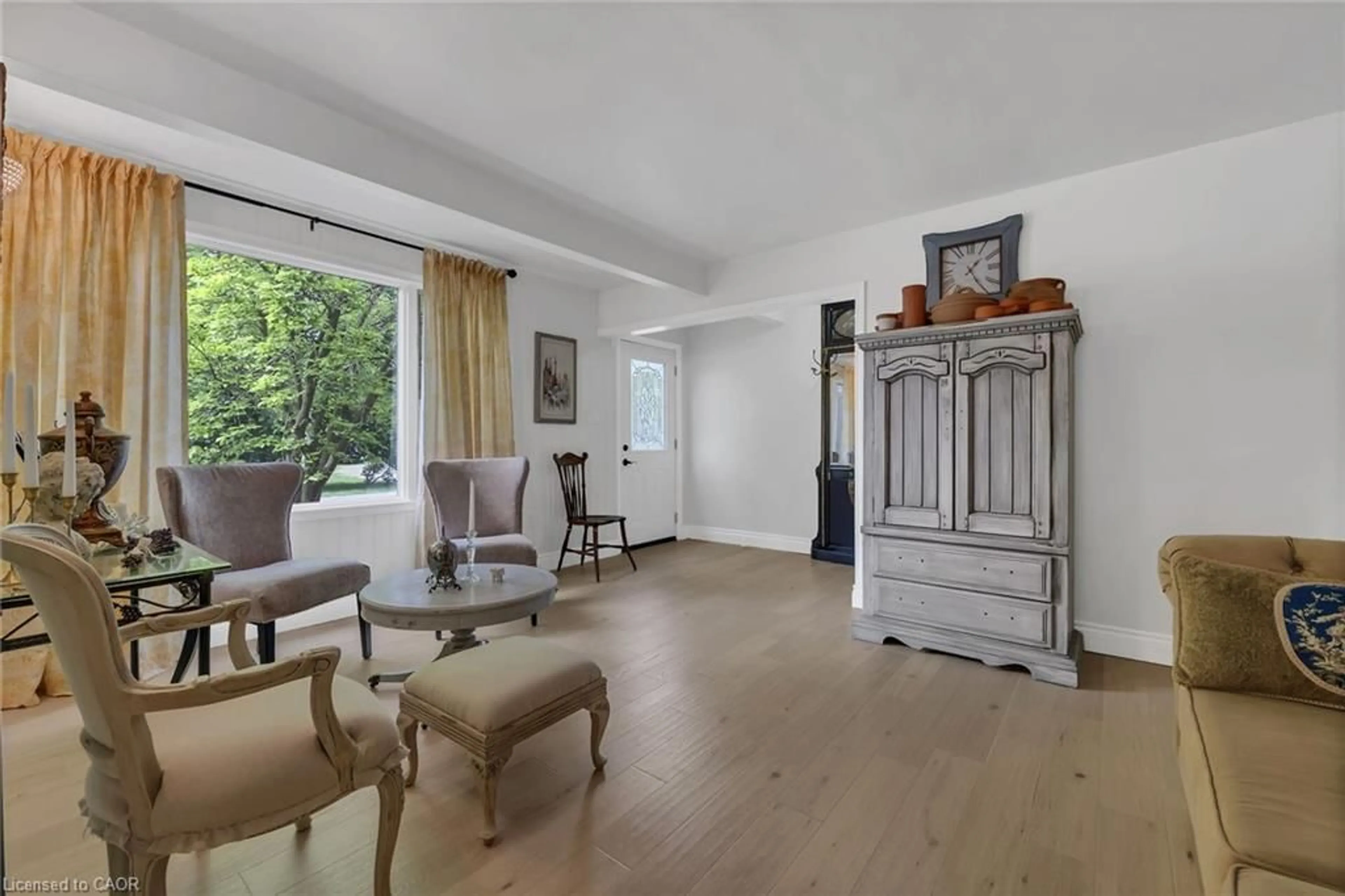 Living room with furniture, unknown for 148 Lakeshore Rd, St. Catharines Ontario L2N 2V1