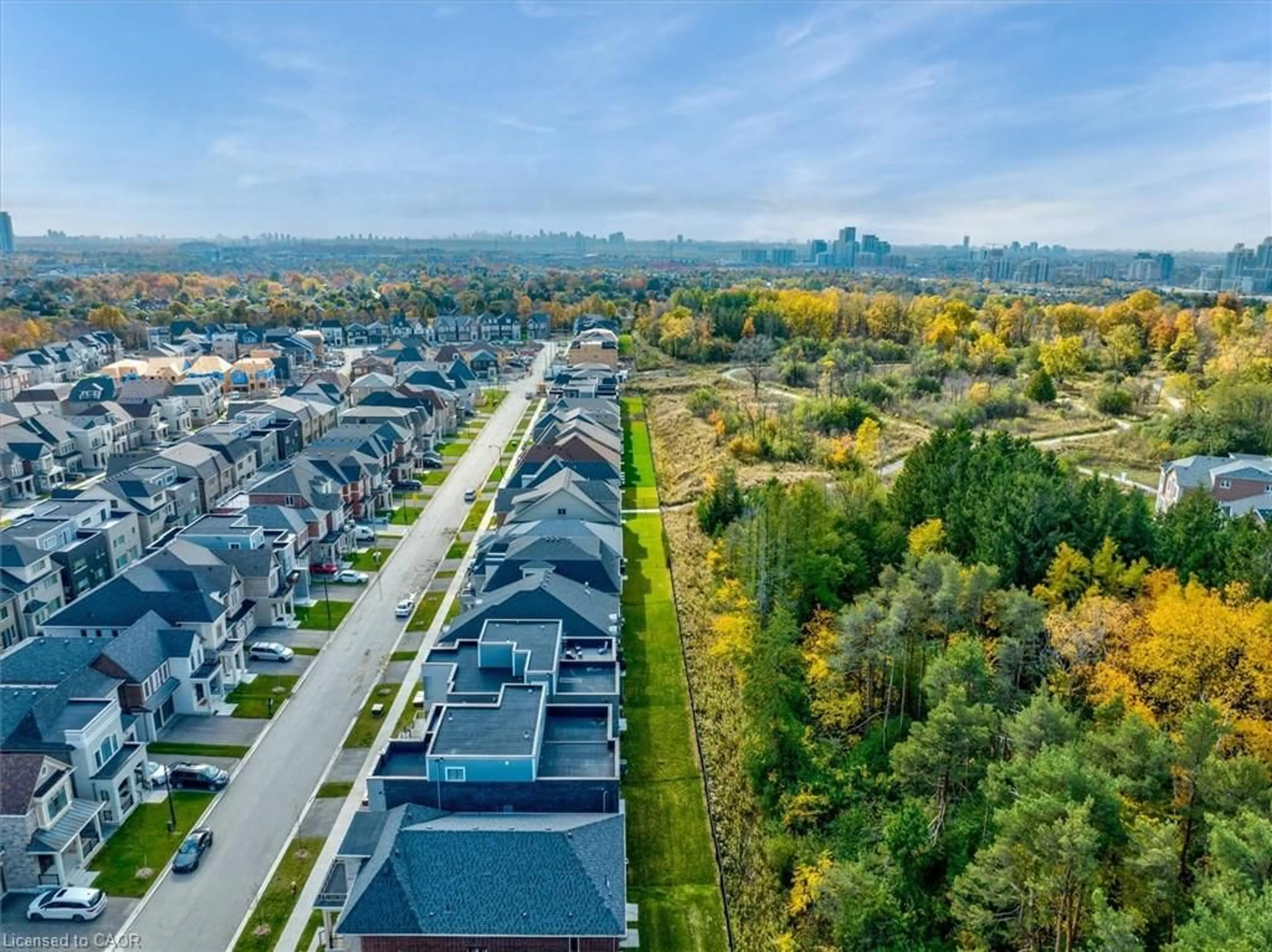 A pic from outside/outdoor area/front of a property/back of a property/a pic from drone, city buildings view from balcony for 121 Milky Dr, Richmond Hill Ontario L4C 4L9
