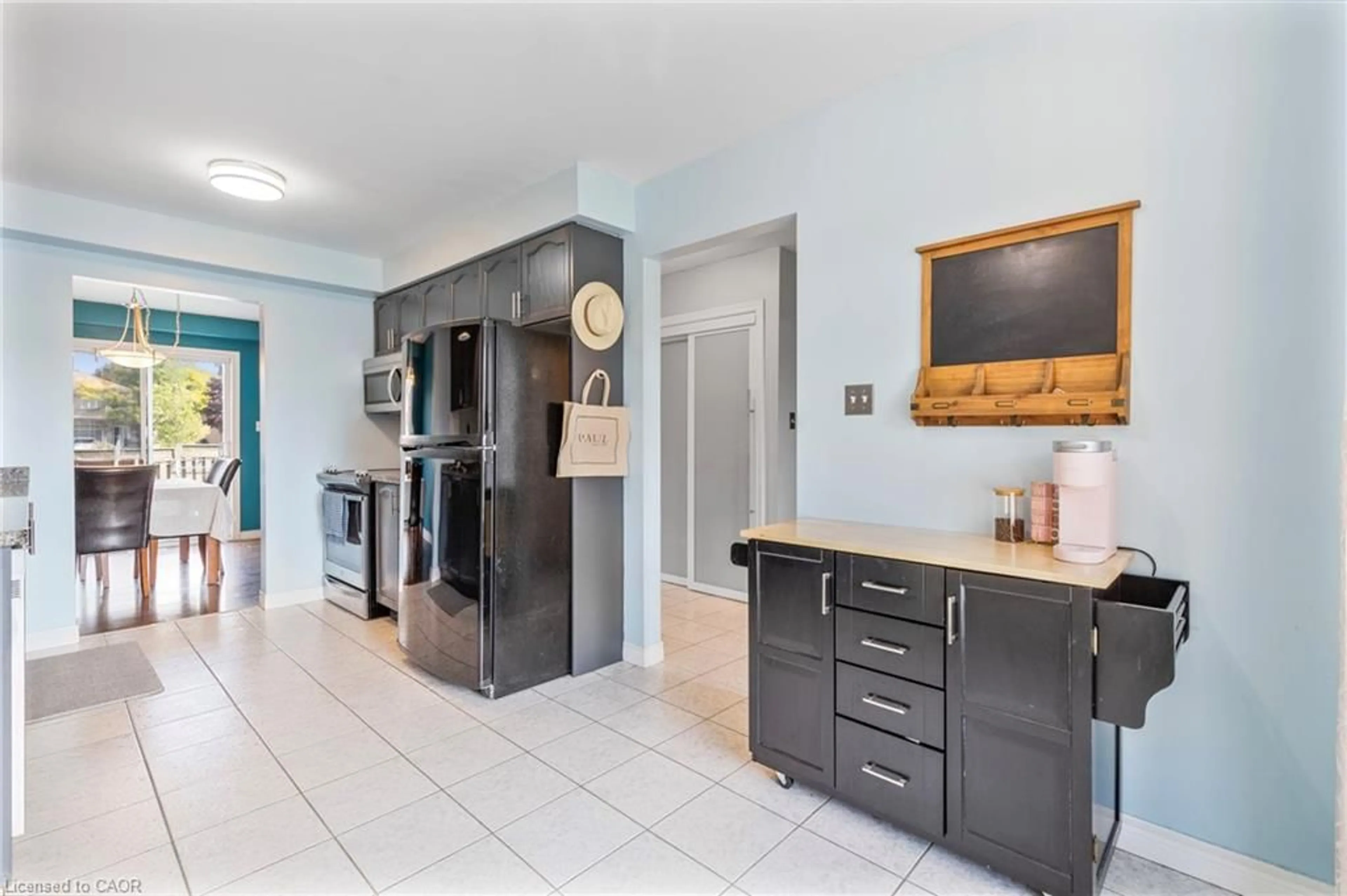 Open concept kitchen, ceramic/tile floor for 70 Polaris Crt, Hamilton Ontario L9B 2P5