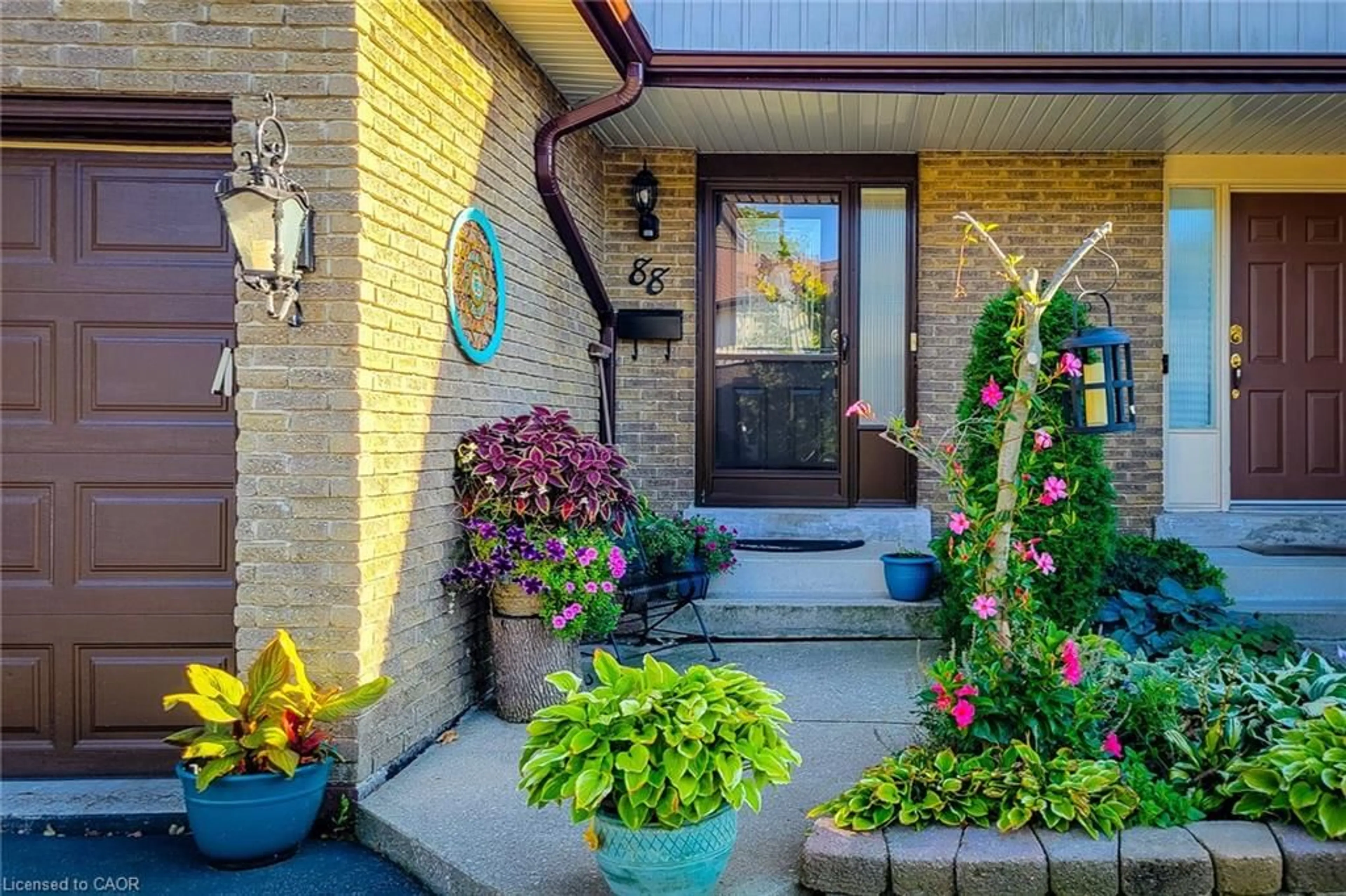 Indoor entryway for 1115 Paramount Dr #88, Stoney Creek Ontario L8J 1P6