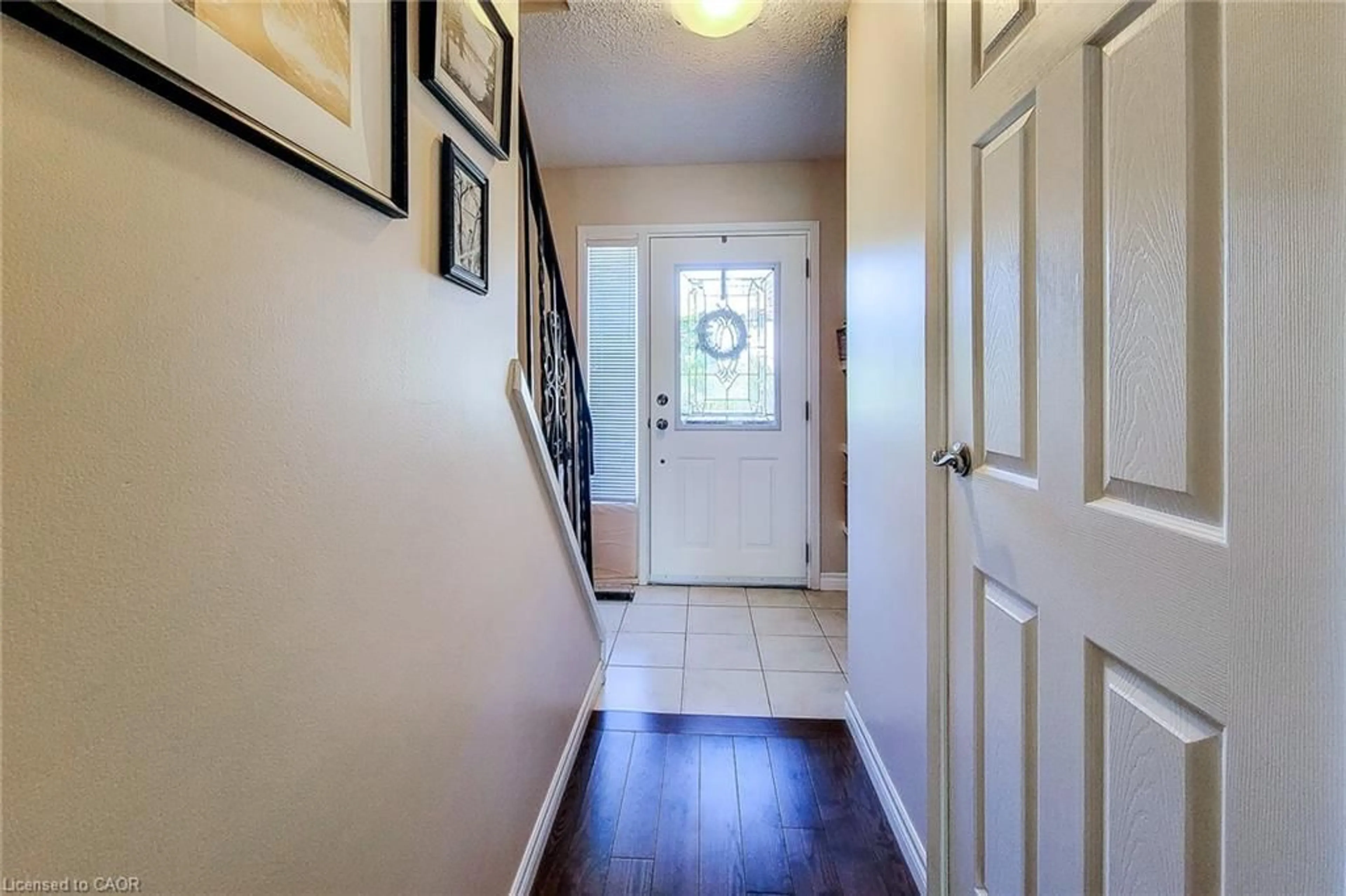 Indoor entryway for 1115 Paramount Dr #88, Stoney Creek Ontario L8J 1P6