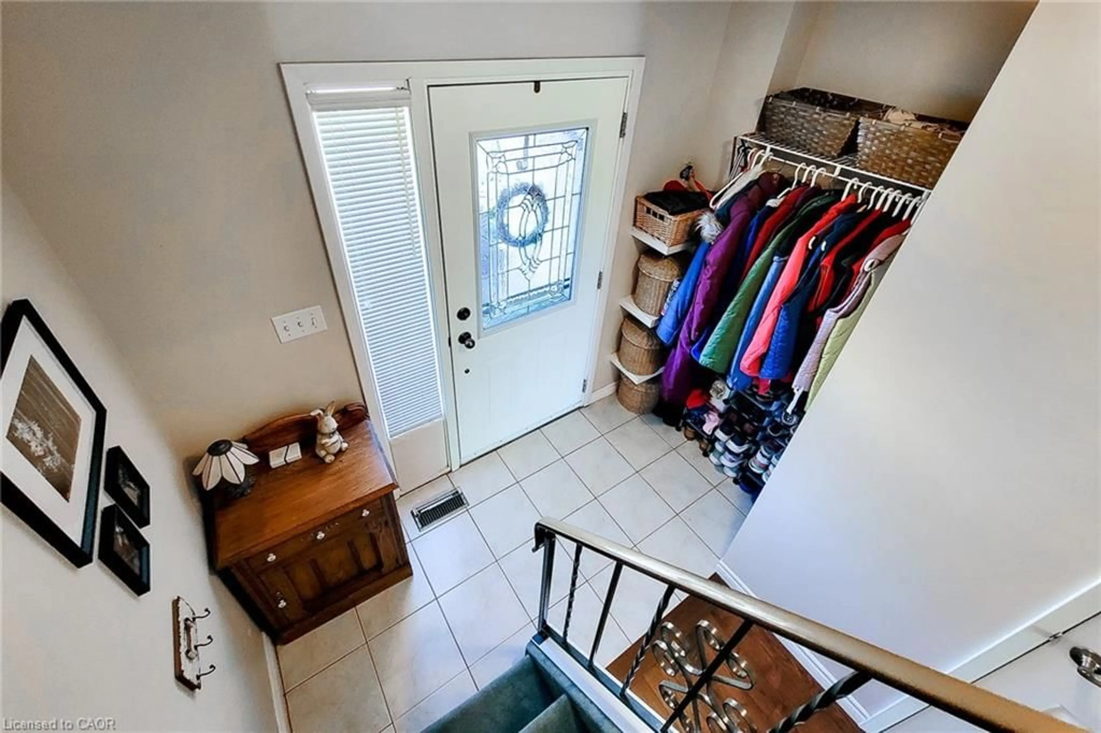 Indoor entryway for 1115 Paramount Dr #88, Stoney Creek Ontario L8J 1P6
