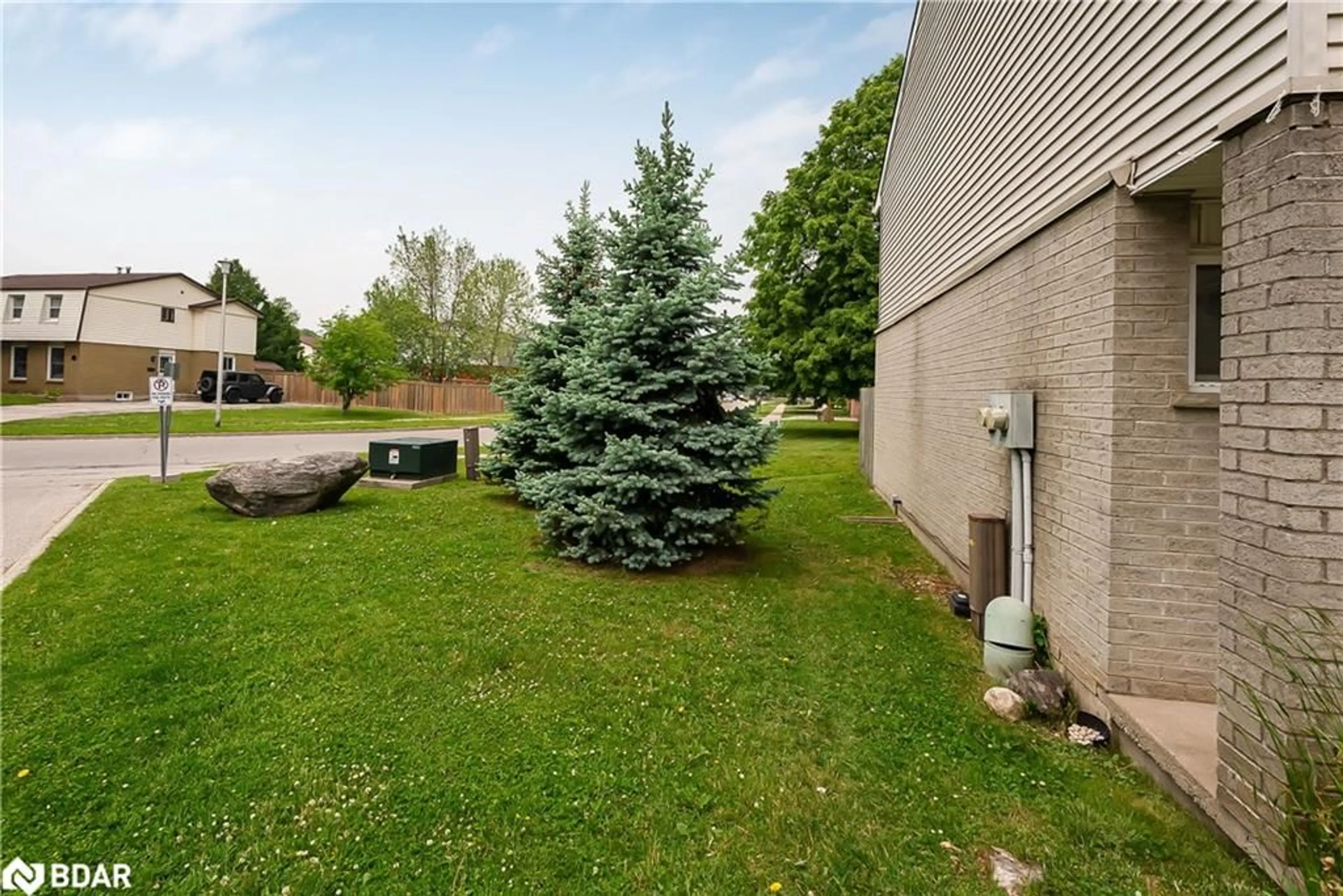 Patio, unknown for 125 Sekura Cres #1, Cambridge Ontario N1R 8B4