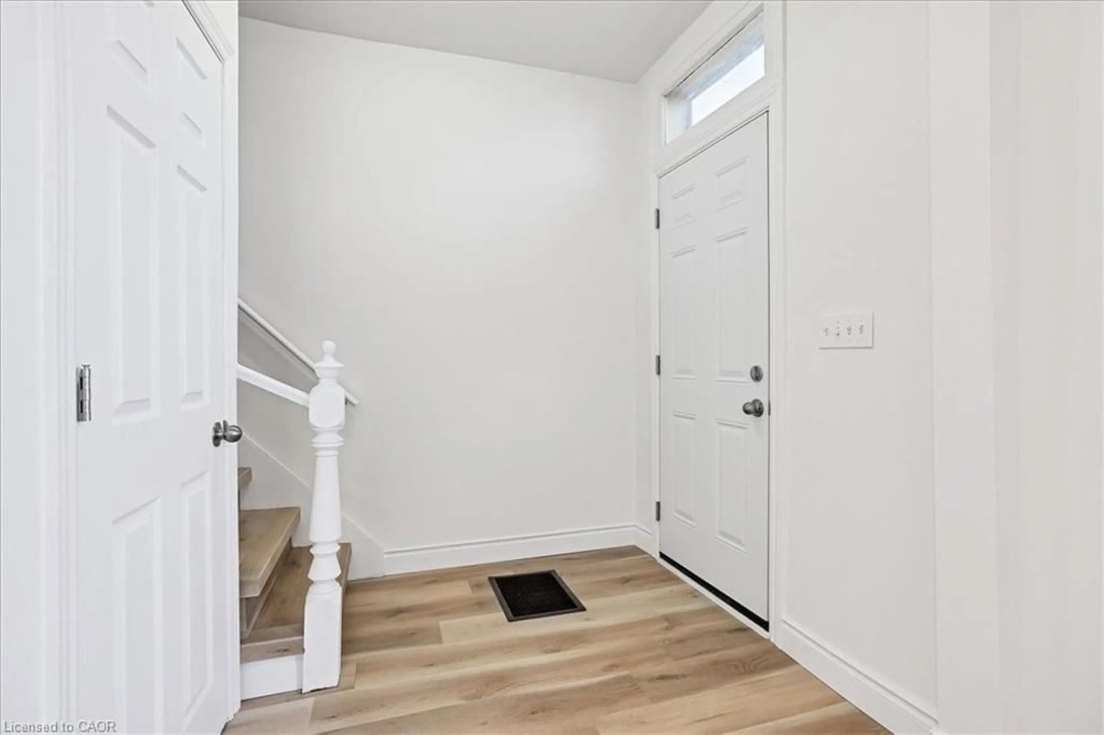 Indoor entryway for 49 Clyde St, Hamilton Ontario L8L 5R5