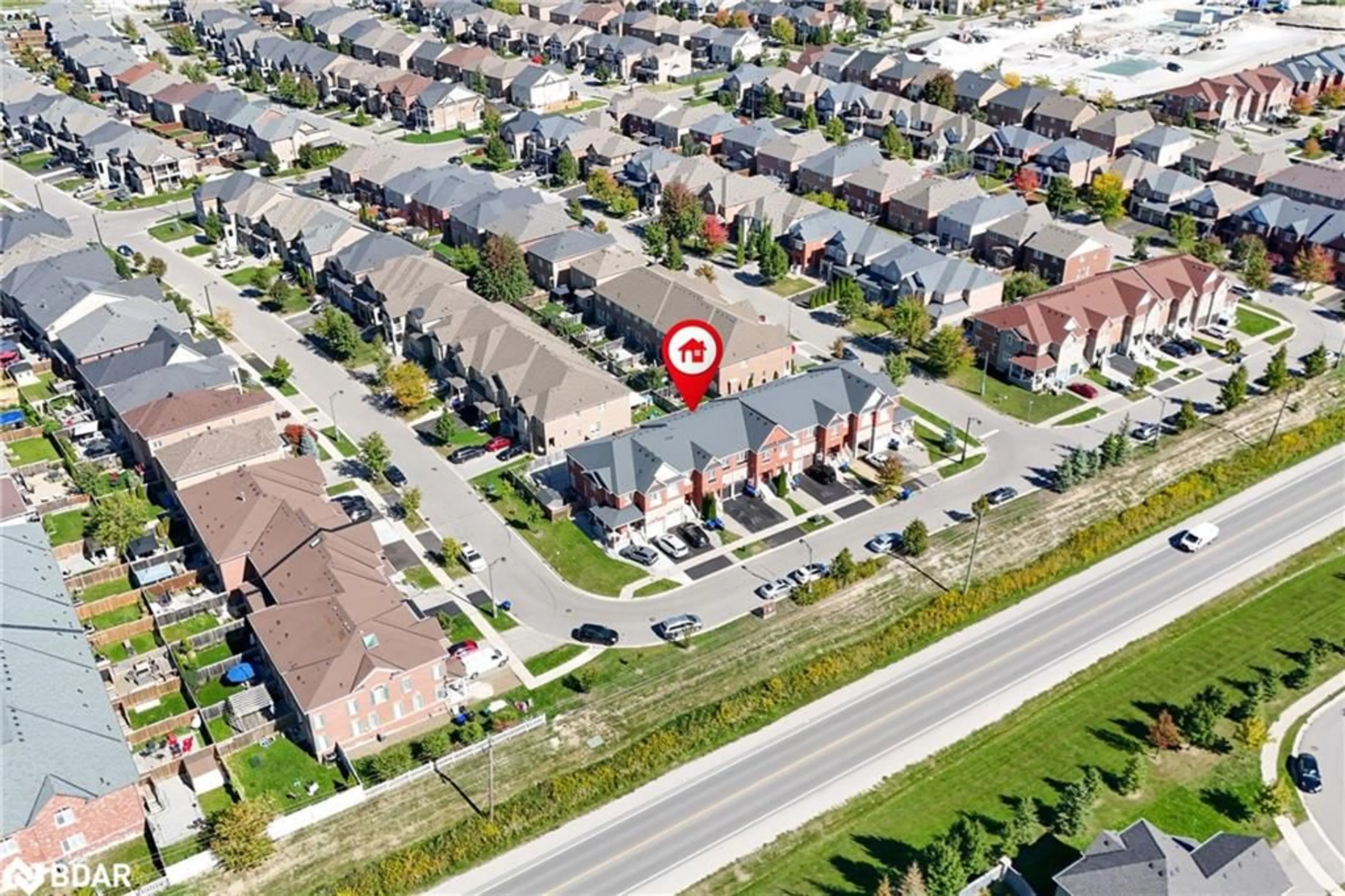 A pic from outside/outdoor area/front of a property/back of a property/a pic from drone, street for 92 Mccann Cres, Bradford Ontario L3Z 0M5