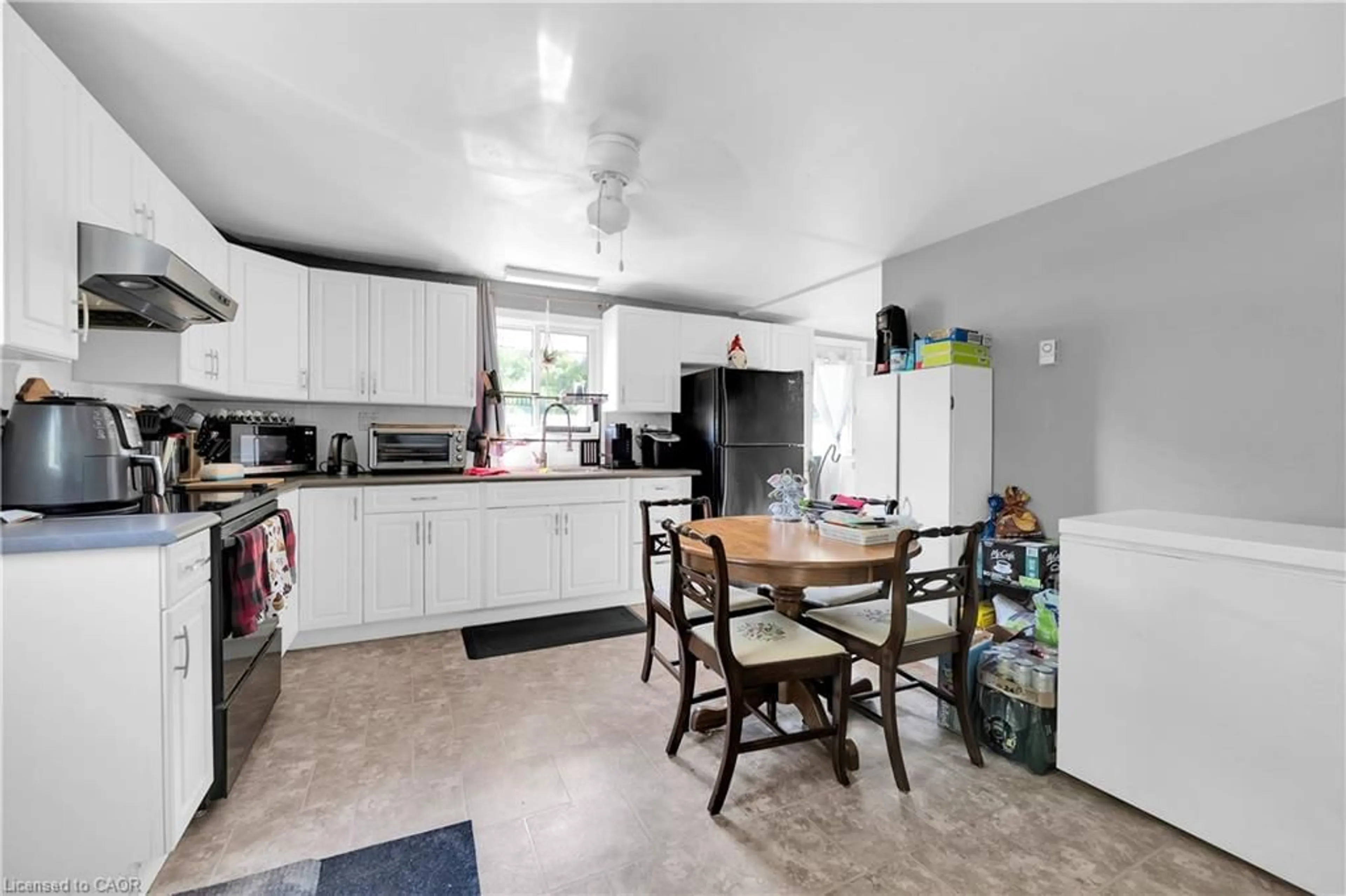 Open concept kitchen, ceramic/tile floor for 4249 Academy St, Beamsville Ontario L3J 0R5