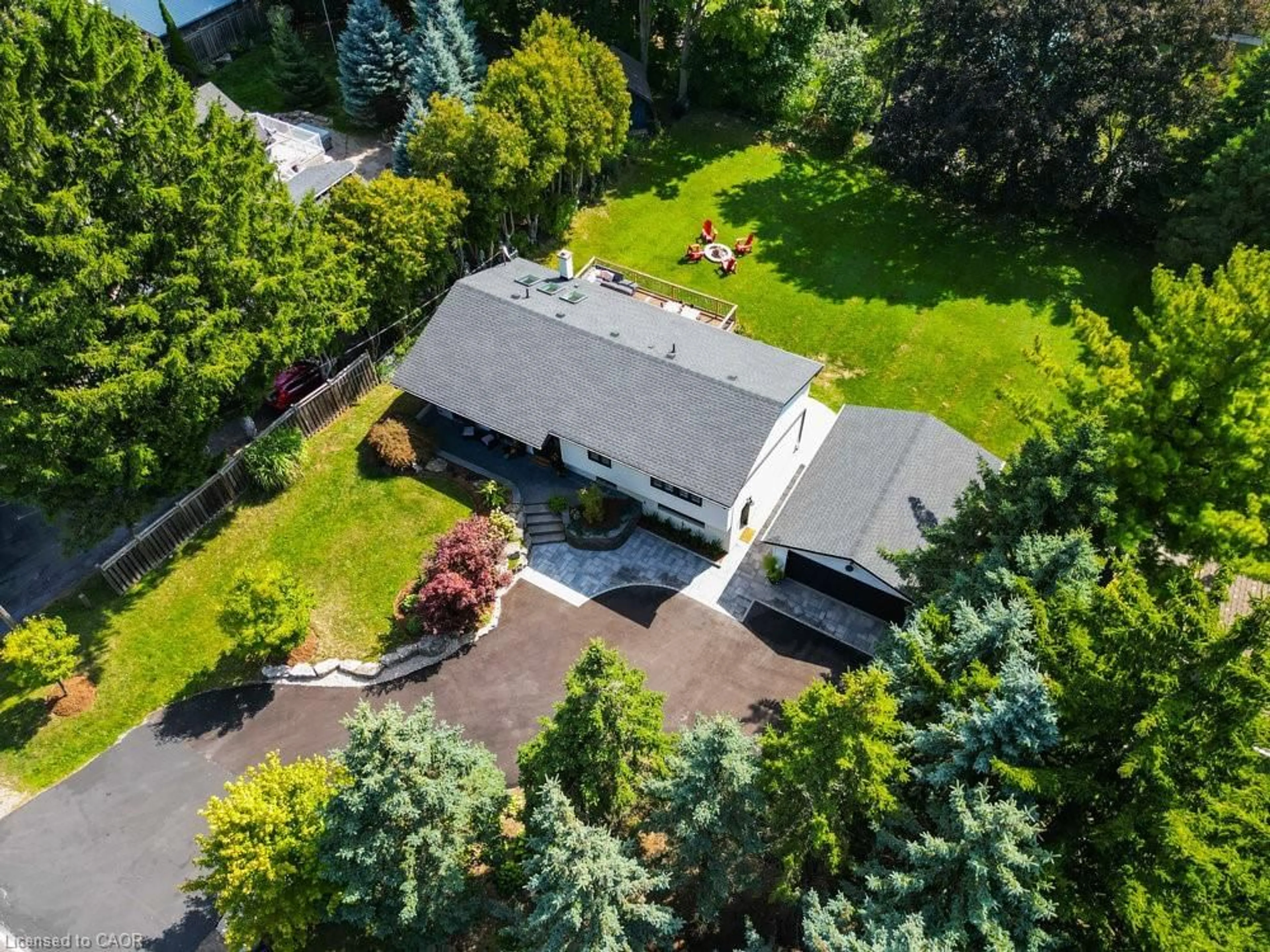 A pic from outside/outdoor area/front of a property/back of a property/a pic from drone, street for 113 8 Hwy, Dundas Ontario L9H 4V7