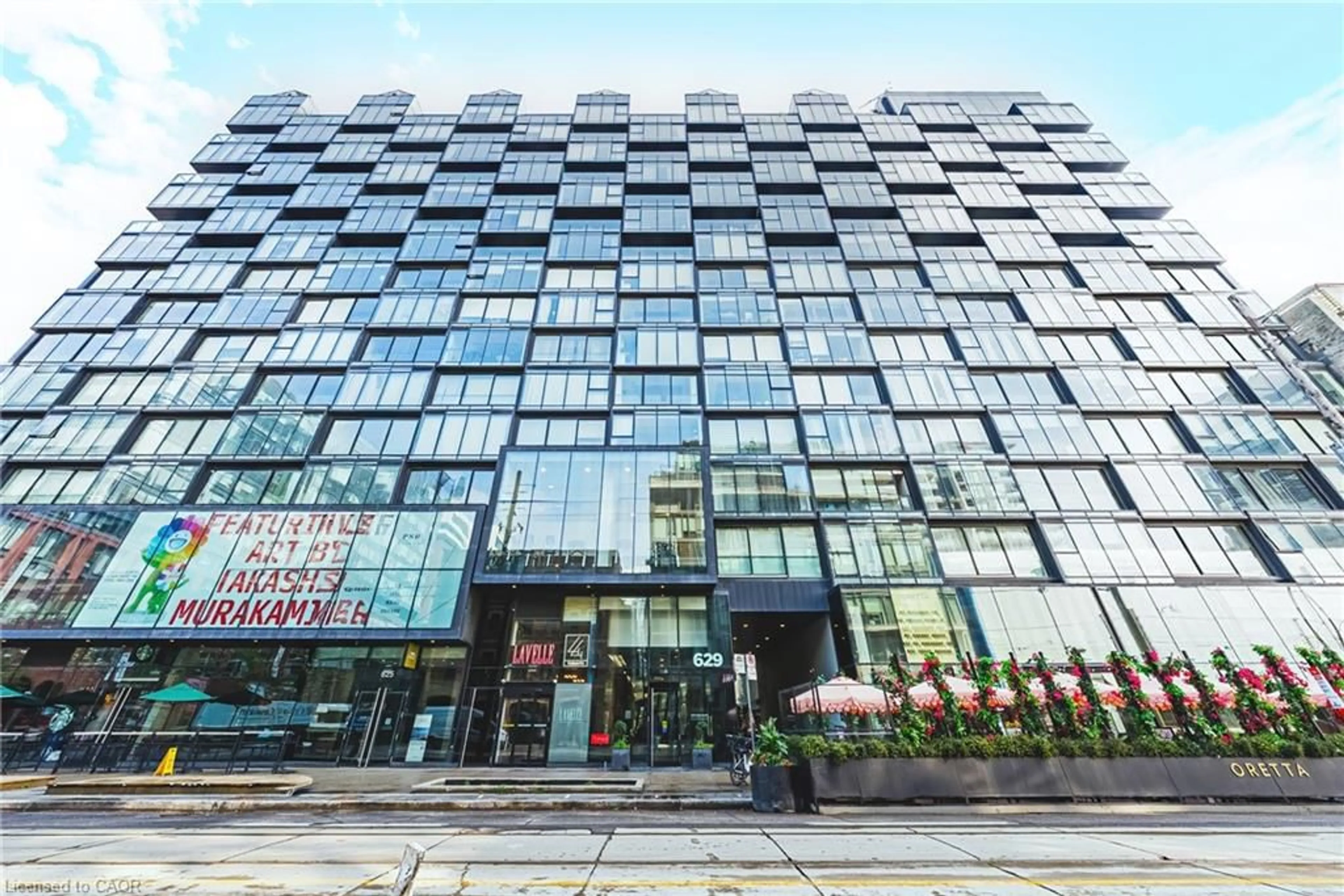Indoor foyer for 629 King St, Toronto Ontario M5V 0G9