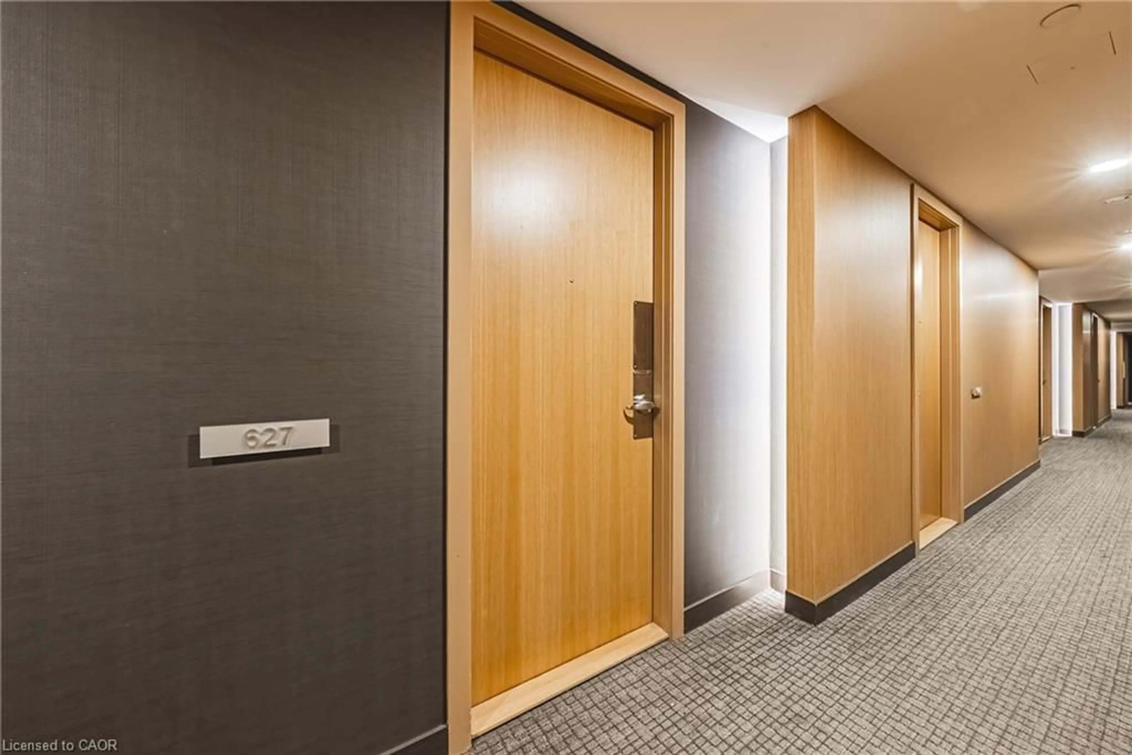 Indoor foyer for 629 King St, Toronto Ontario M5V 0G9